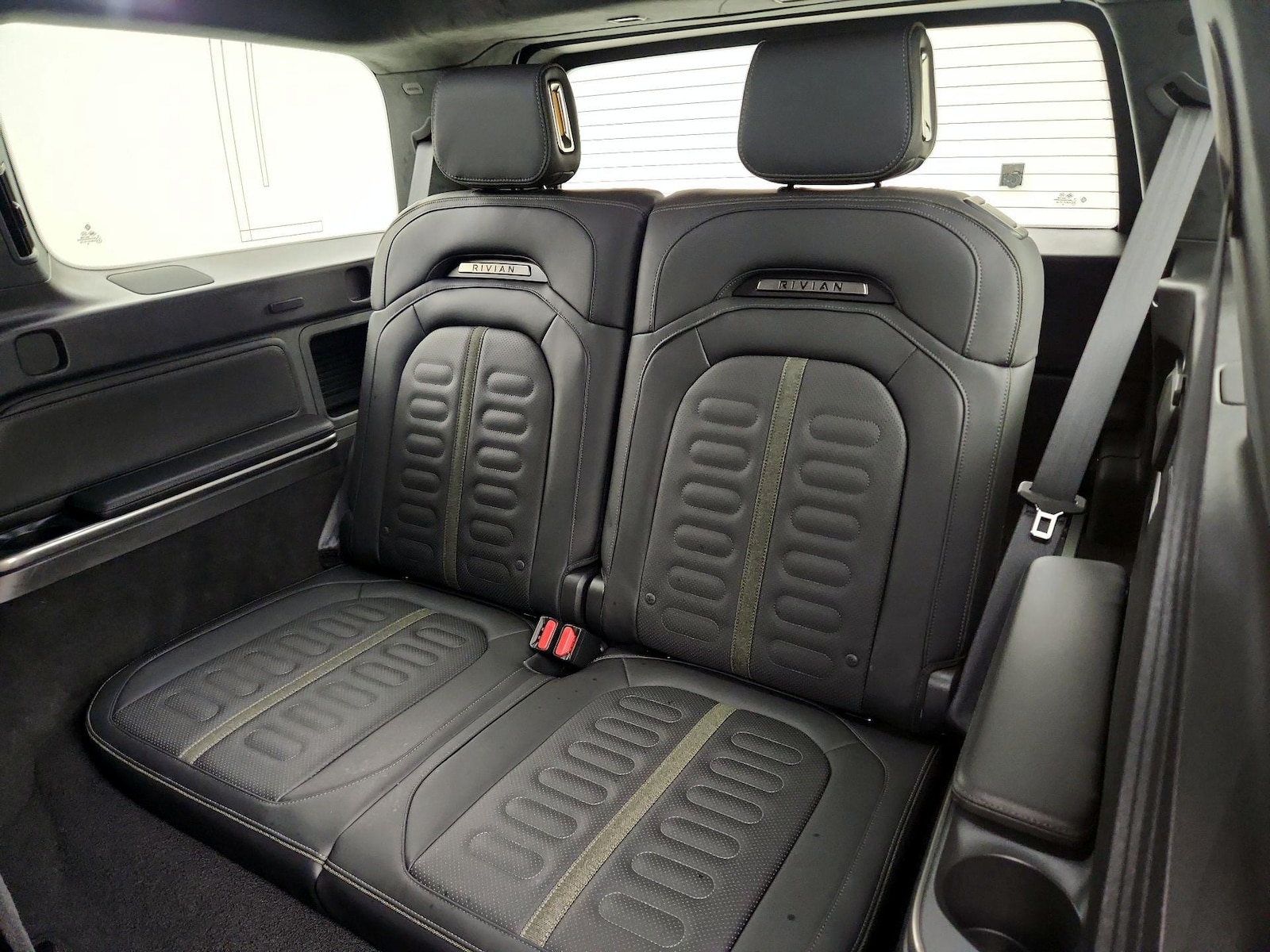 2025 Rivian R1S Adventure - Photo 21