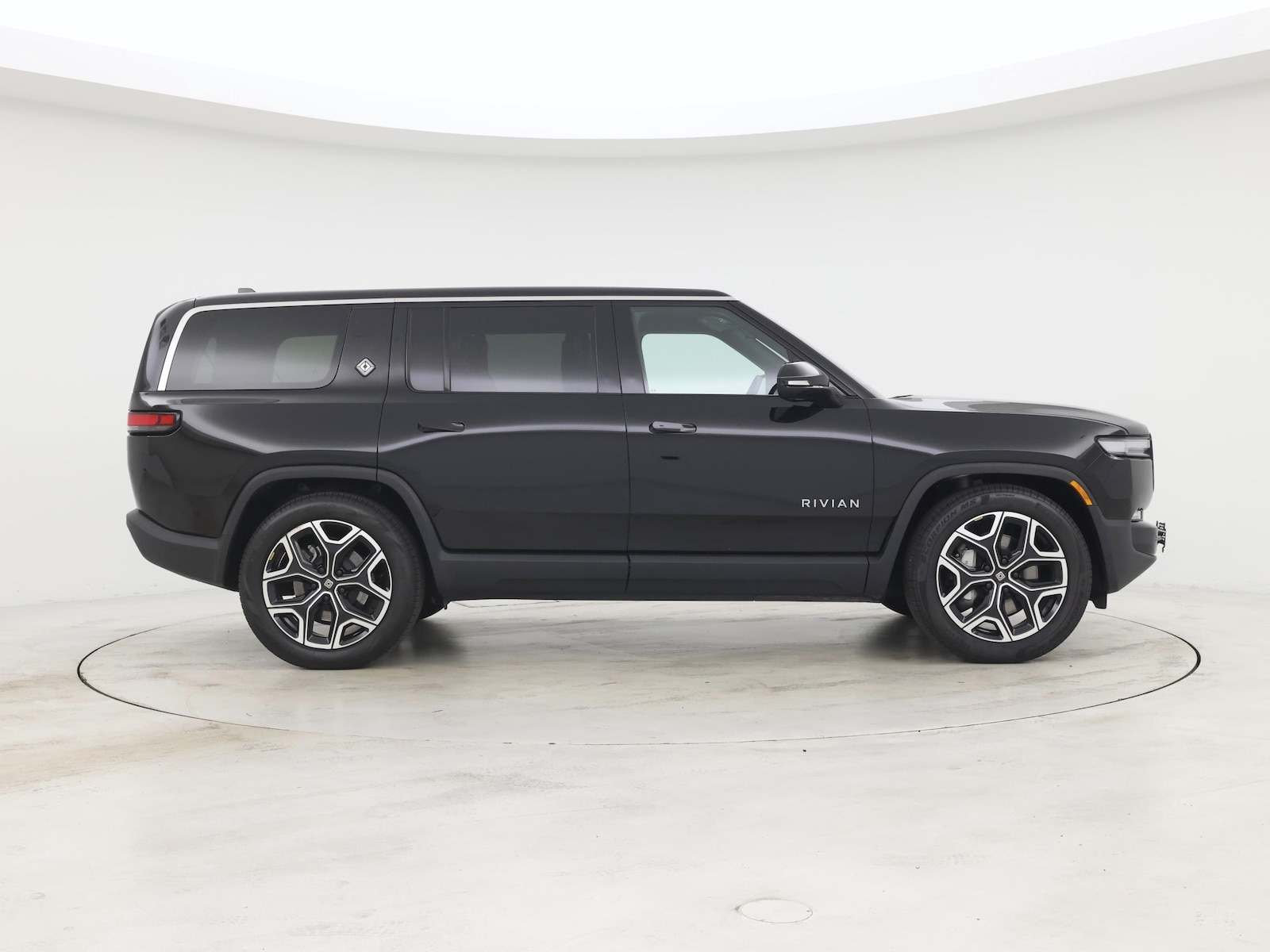 2025 Rivian R1S Adventure - Photo 8