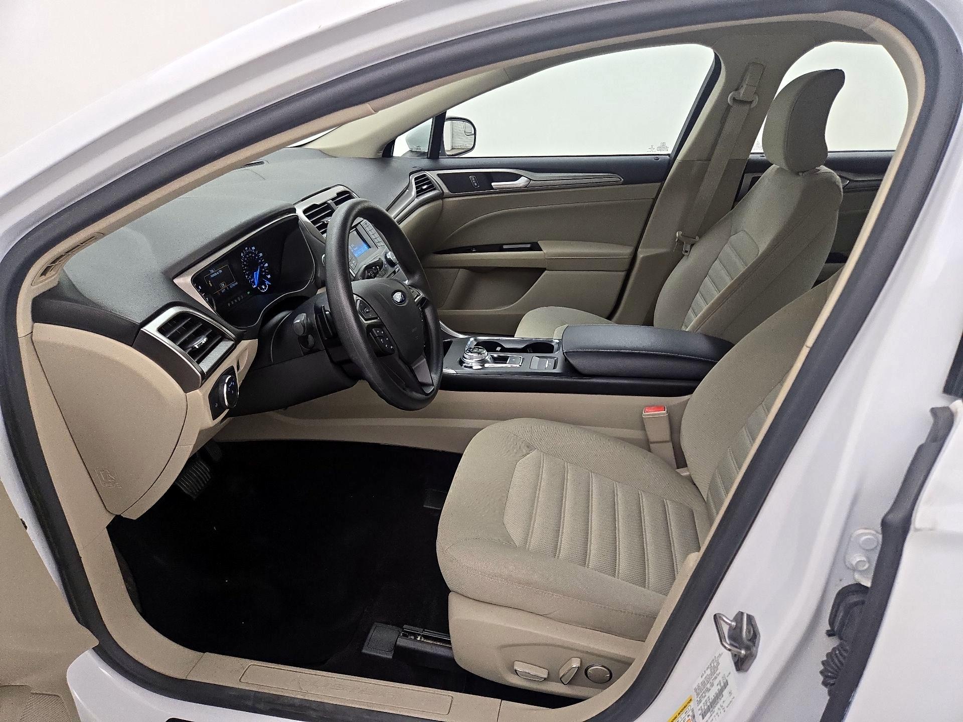 Thumbnail: 2017 Ford Fusion - 11