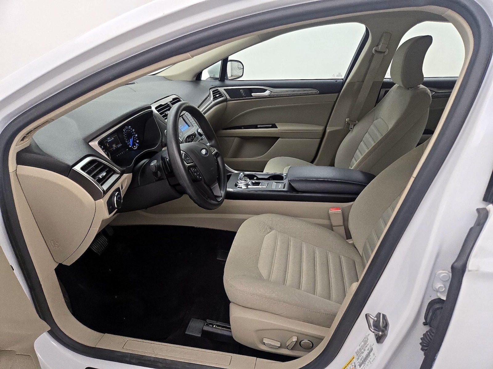 2017 Ford Fusion SE - Photo 12