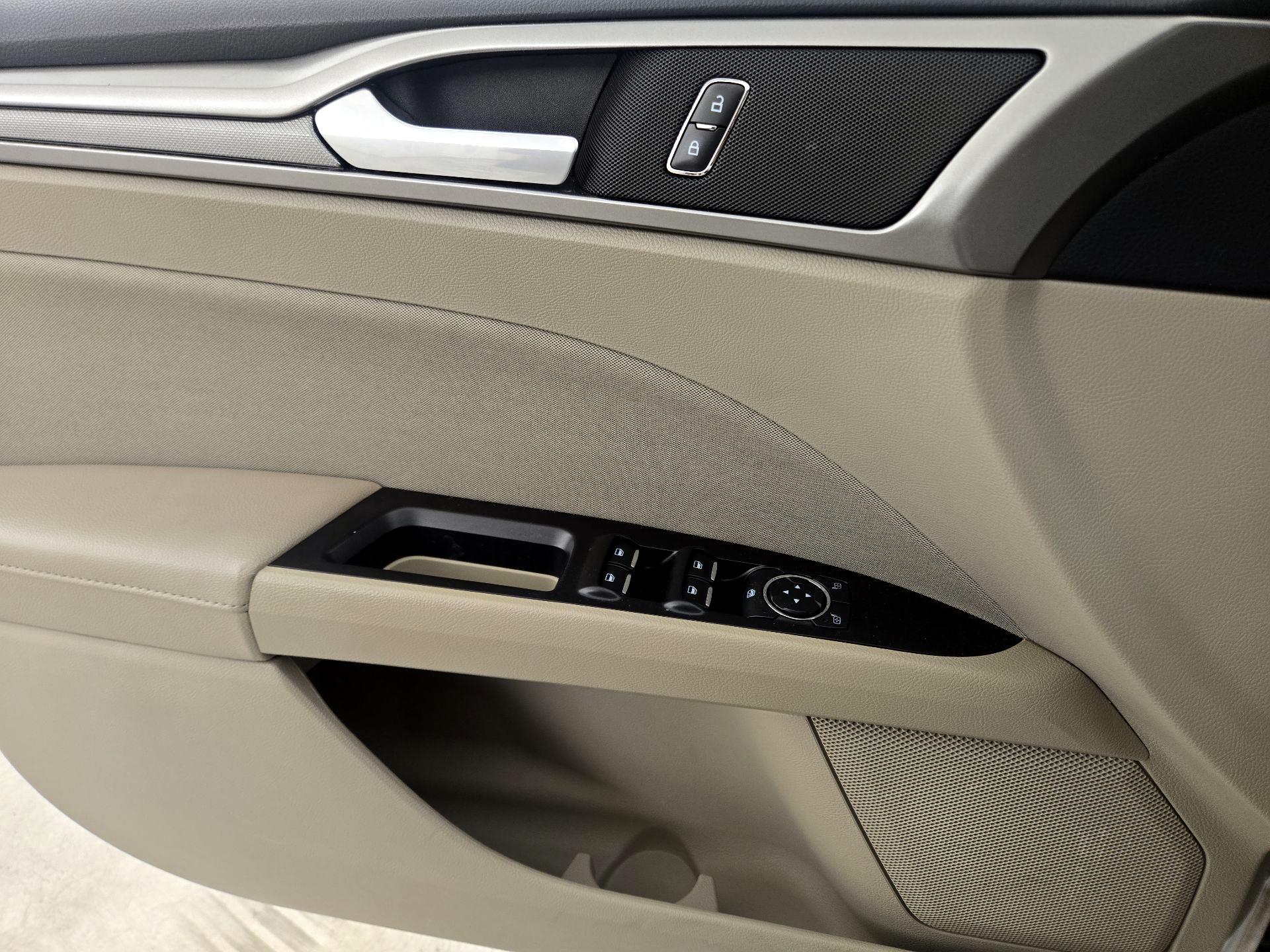 Thumbnail: 2017 Ford Fusion - 12