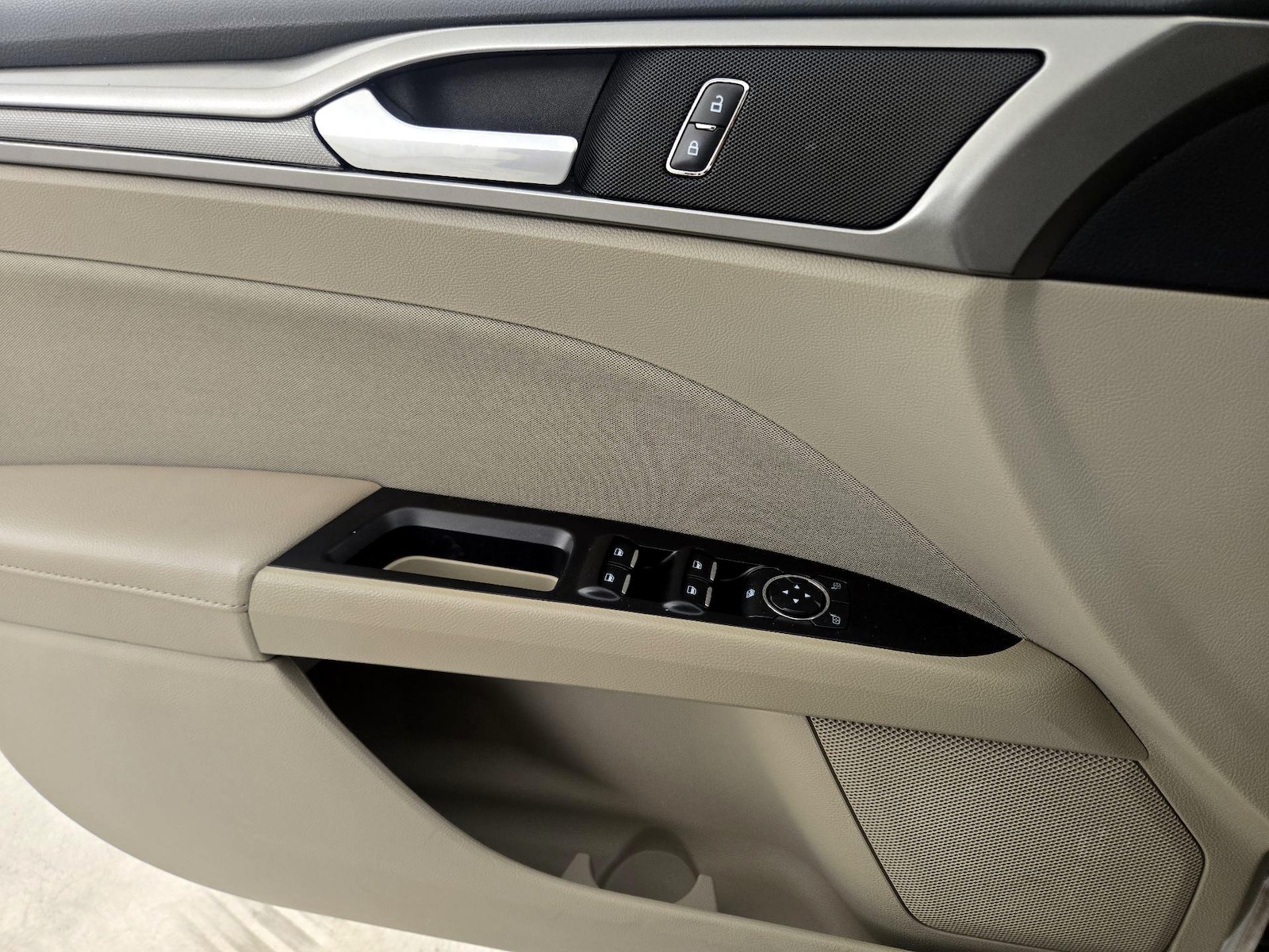 2017 Ford Fusion SE - Photo 13