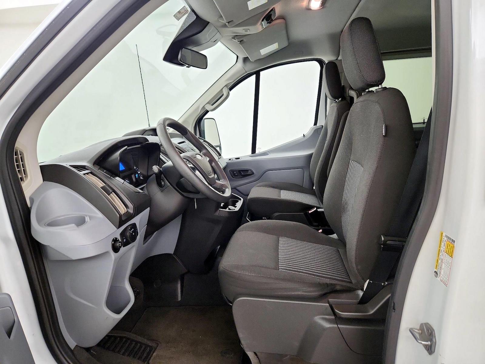 2018 Ford Transit Wagon XL - Photo 12