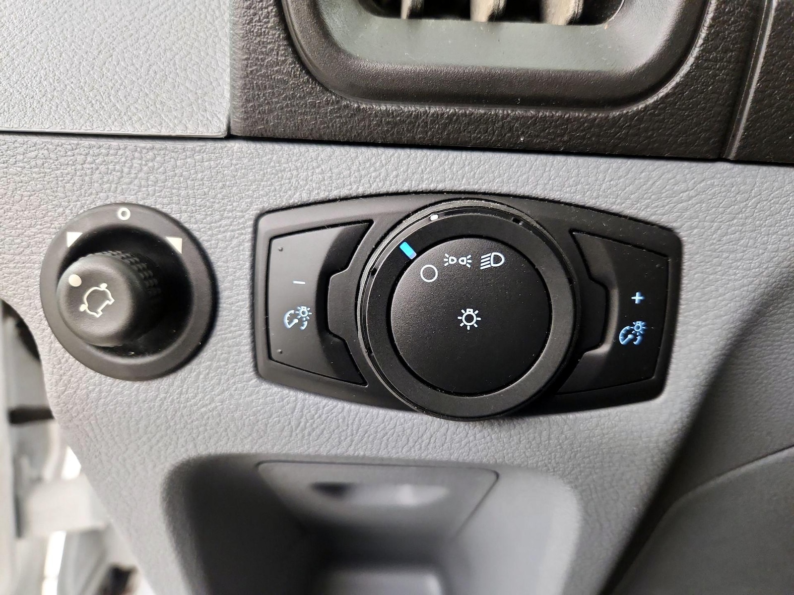 2018 Ford Transit Wagon XL - Photo 14