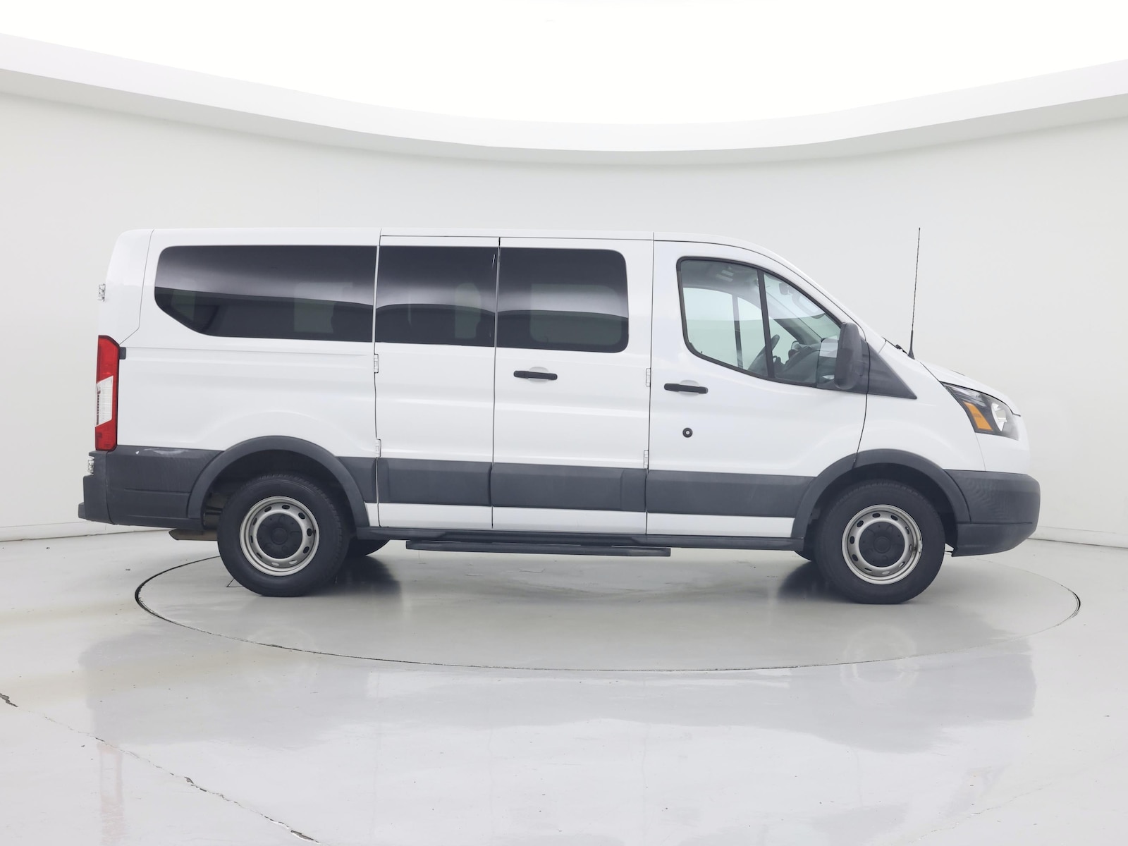 2018 Ford Transit Wagon XL - Photo 8