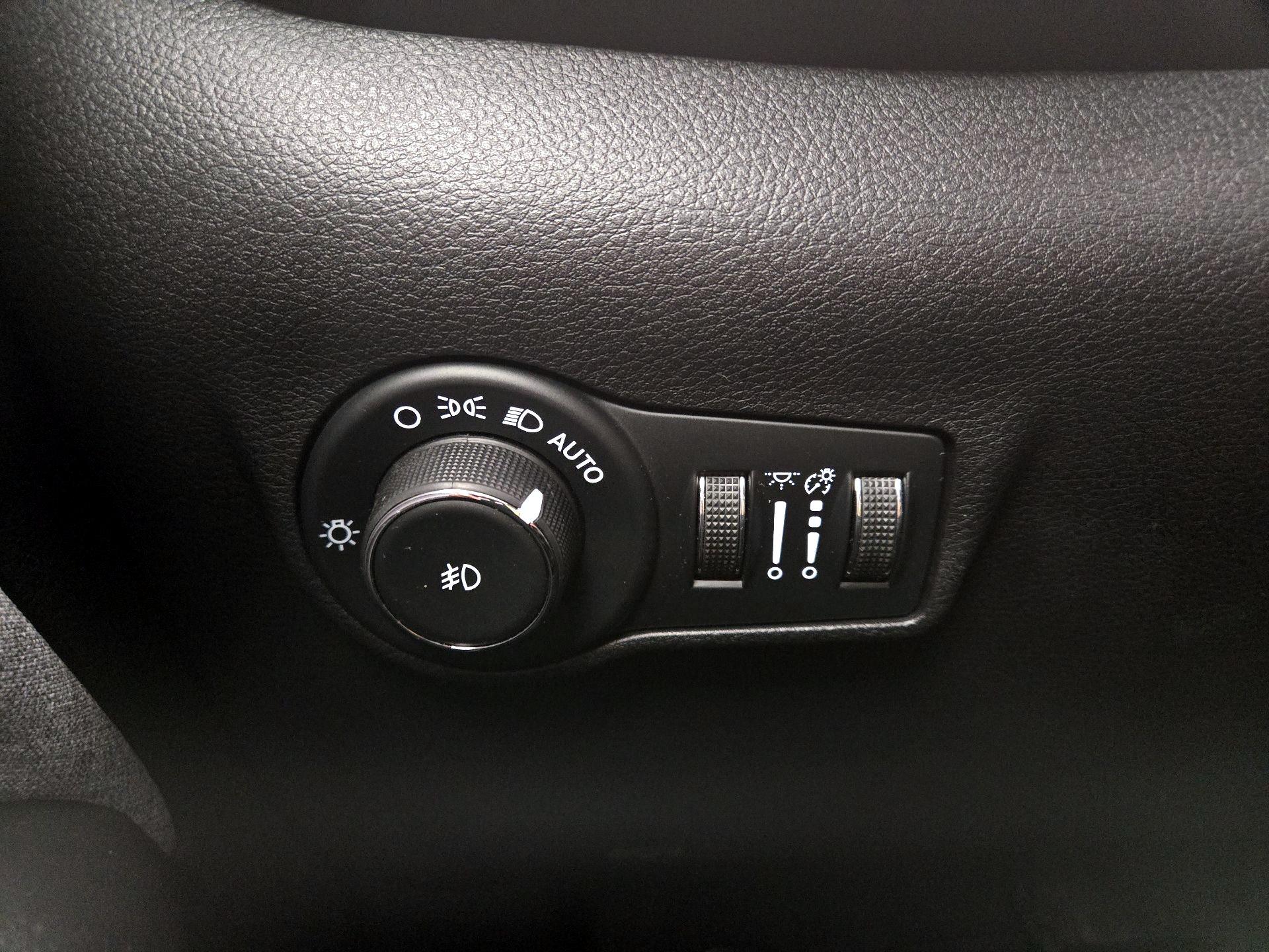 Thumbnail: 2023 Jeep Compass - 13