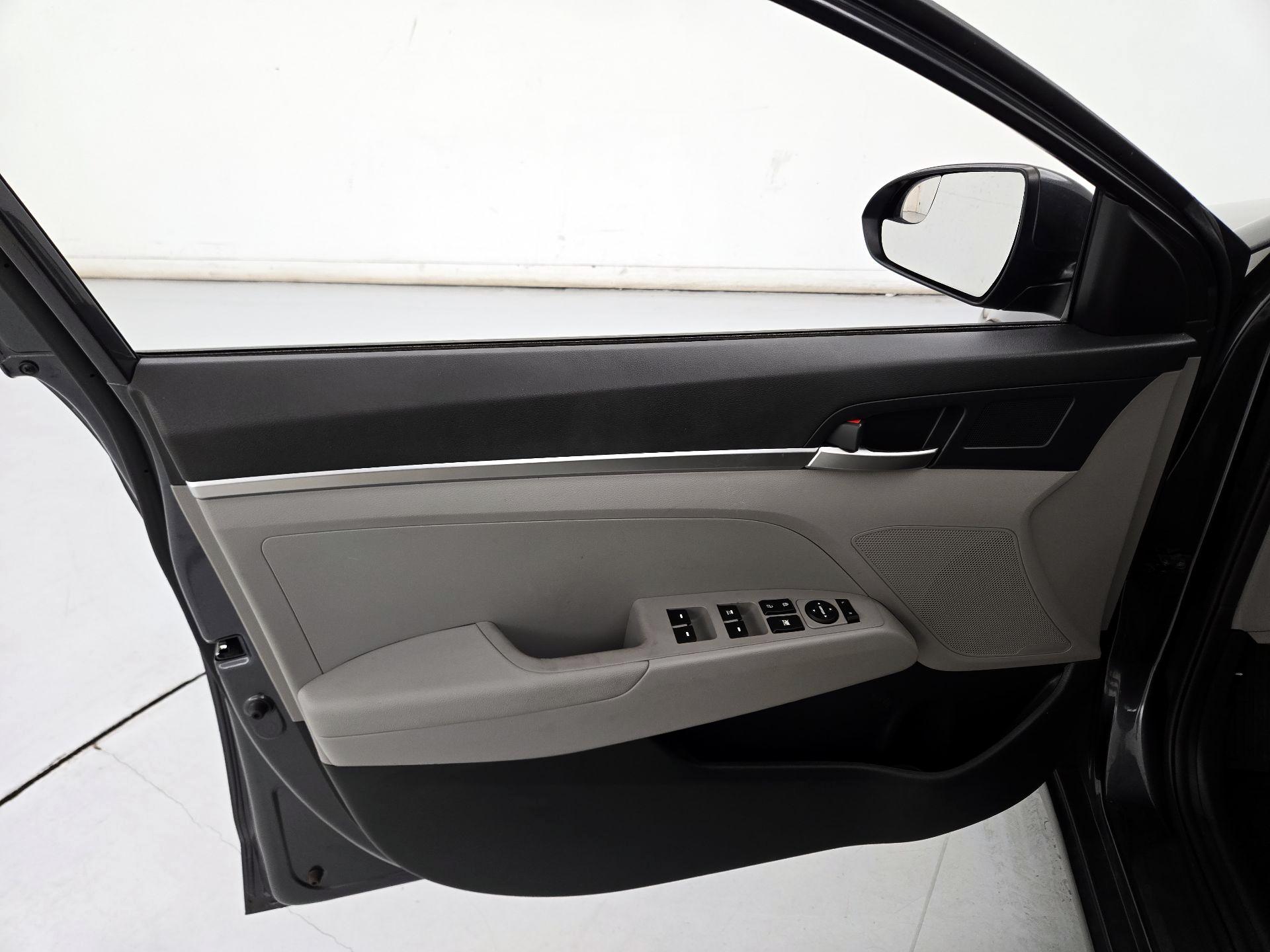 Thumbnail: 2020 Hyundai Elantra - 12