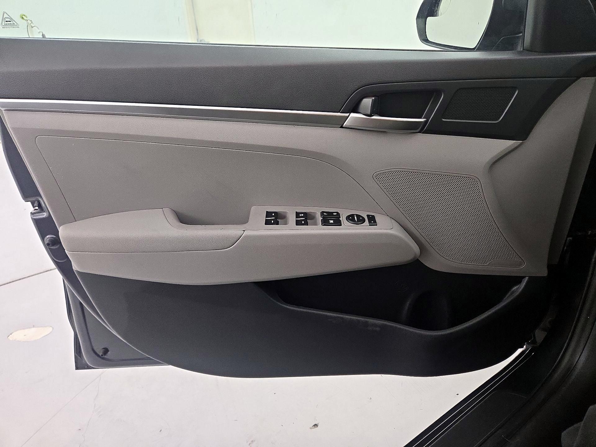 Thumbnail: 2020 Hyundai Elantra - 12