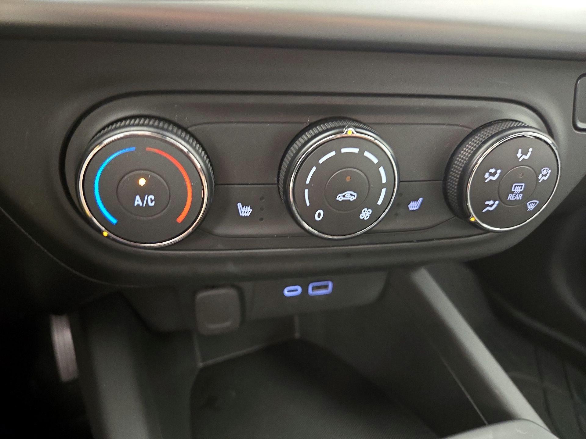 Thumbnail: 2025 Chevrolet Trax - 16