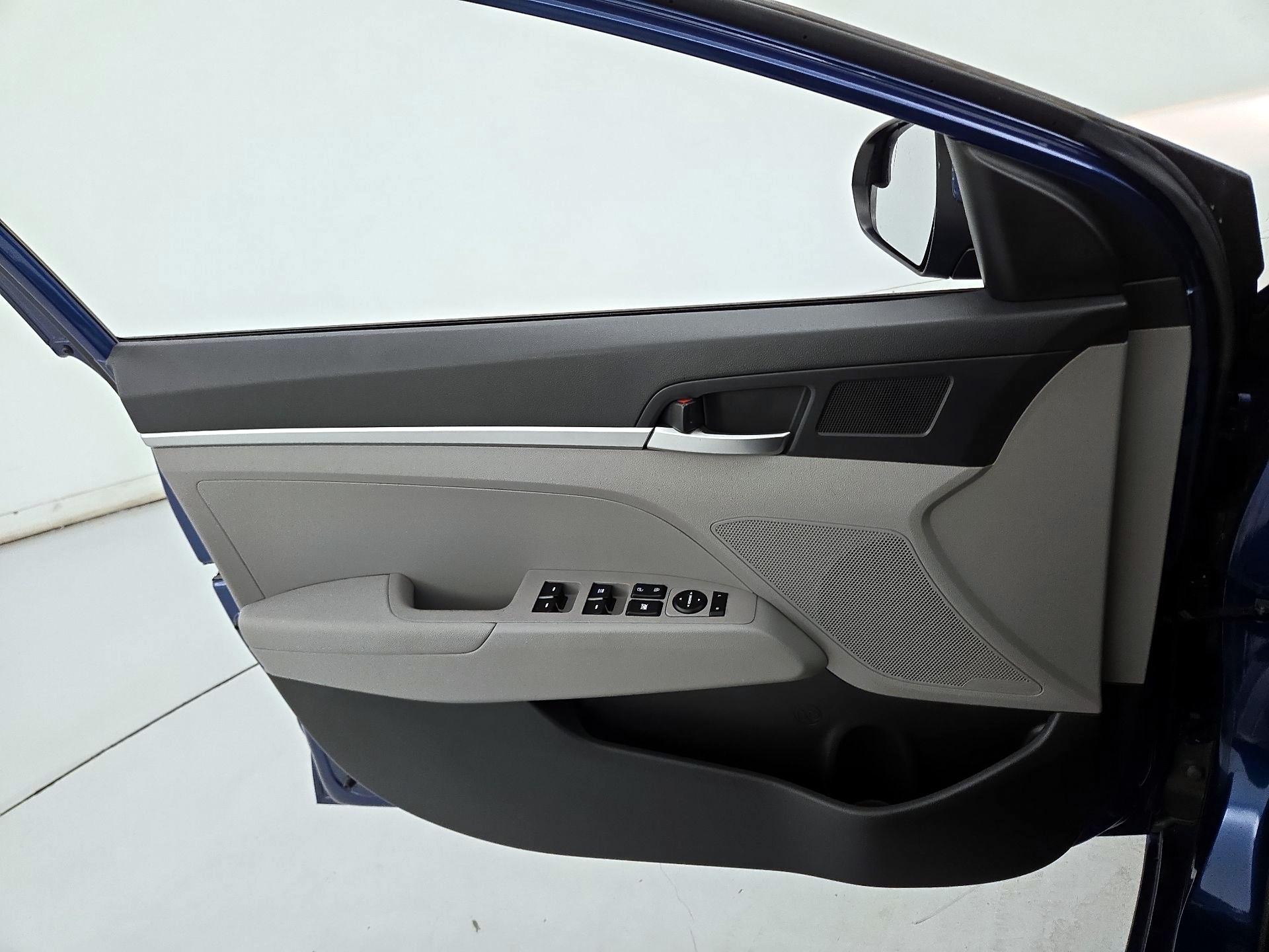 Thumbnail: 2020 Hyundai Elantra - 12