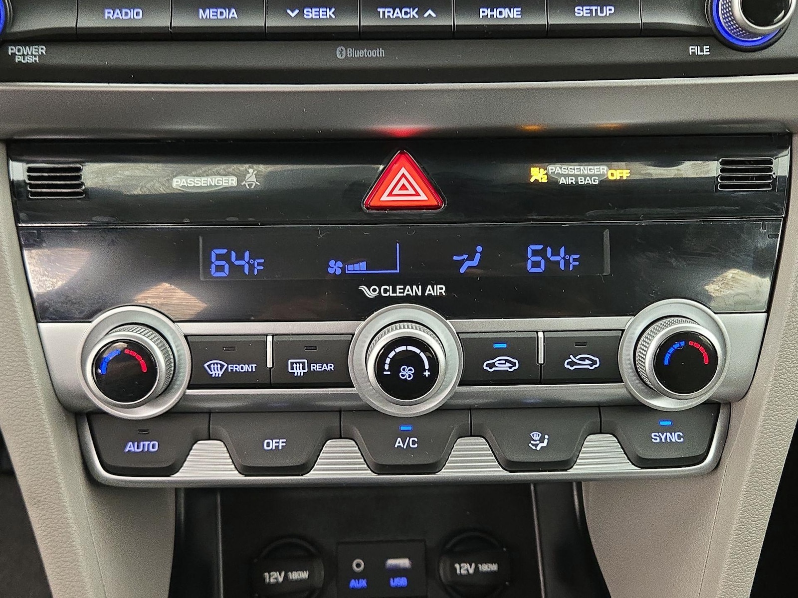 2020 Hyundai Elantra SE - Photo 17