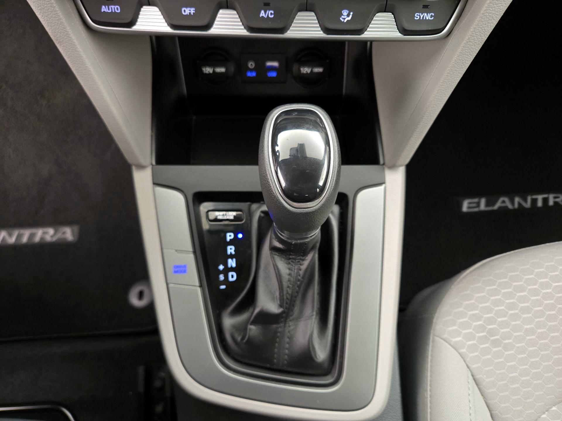 Thumbnail: 2020 Hyundai Elantra - 17