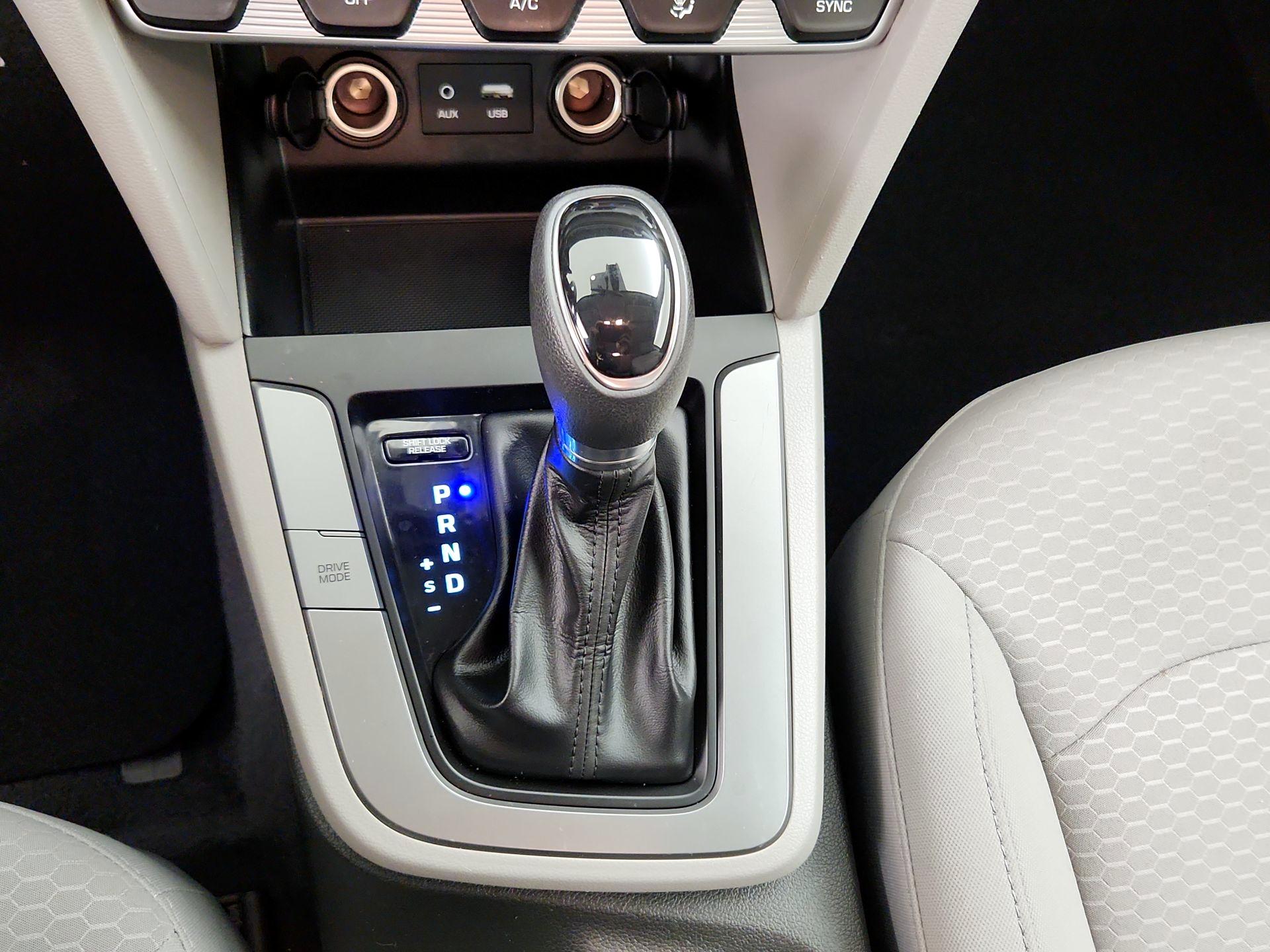 Thumbnail: 2020 Hyundai Elantra - 17