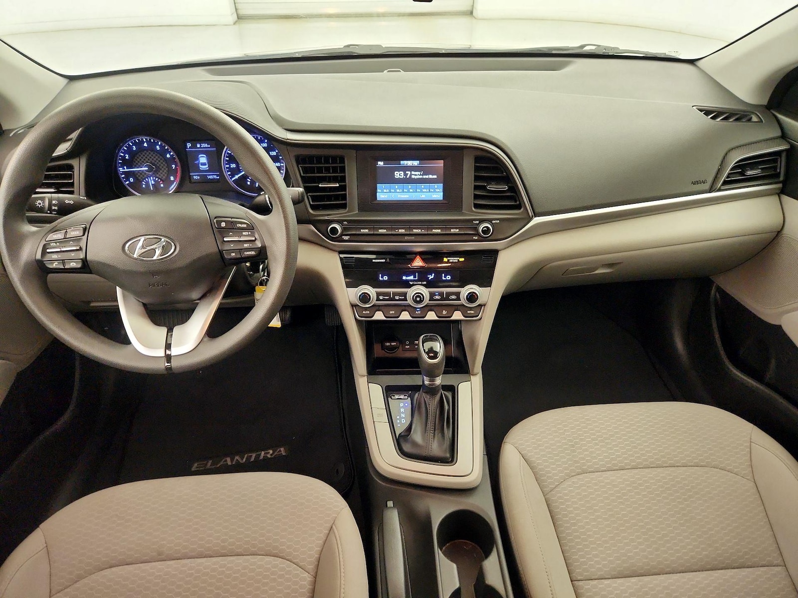 2020 Hyundai Elantra SE - Photo 10