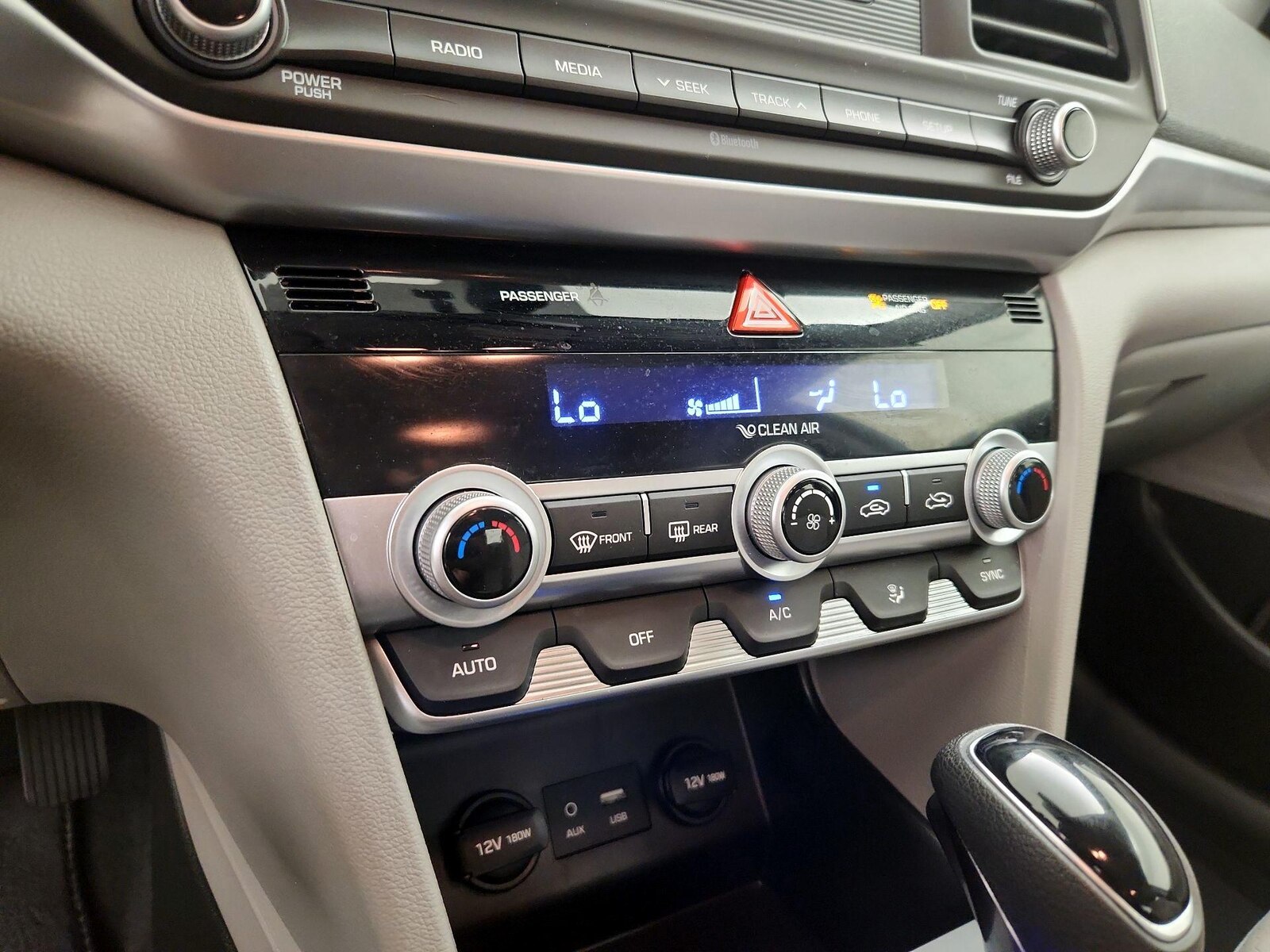 2020 Hyundai Elantra SE - Photo 17