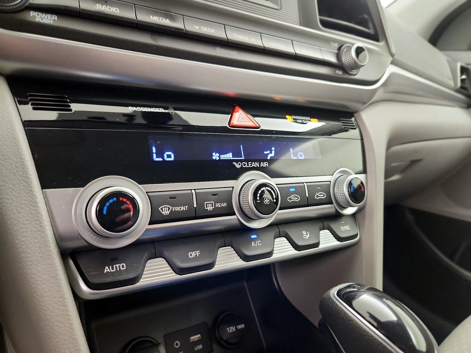 2020 Hyundai Elantra SE - Photo 17