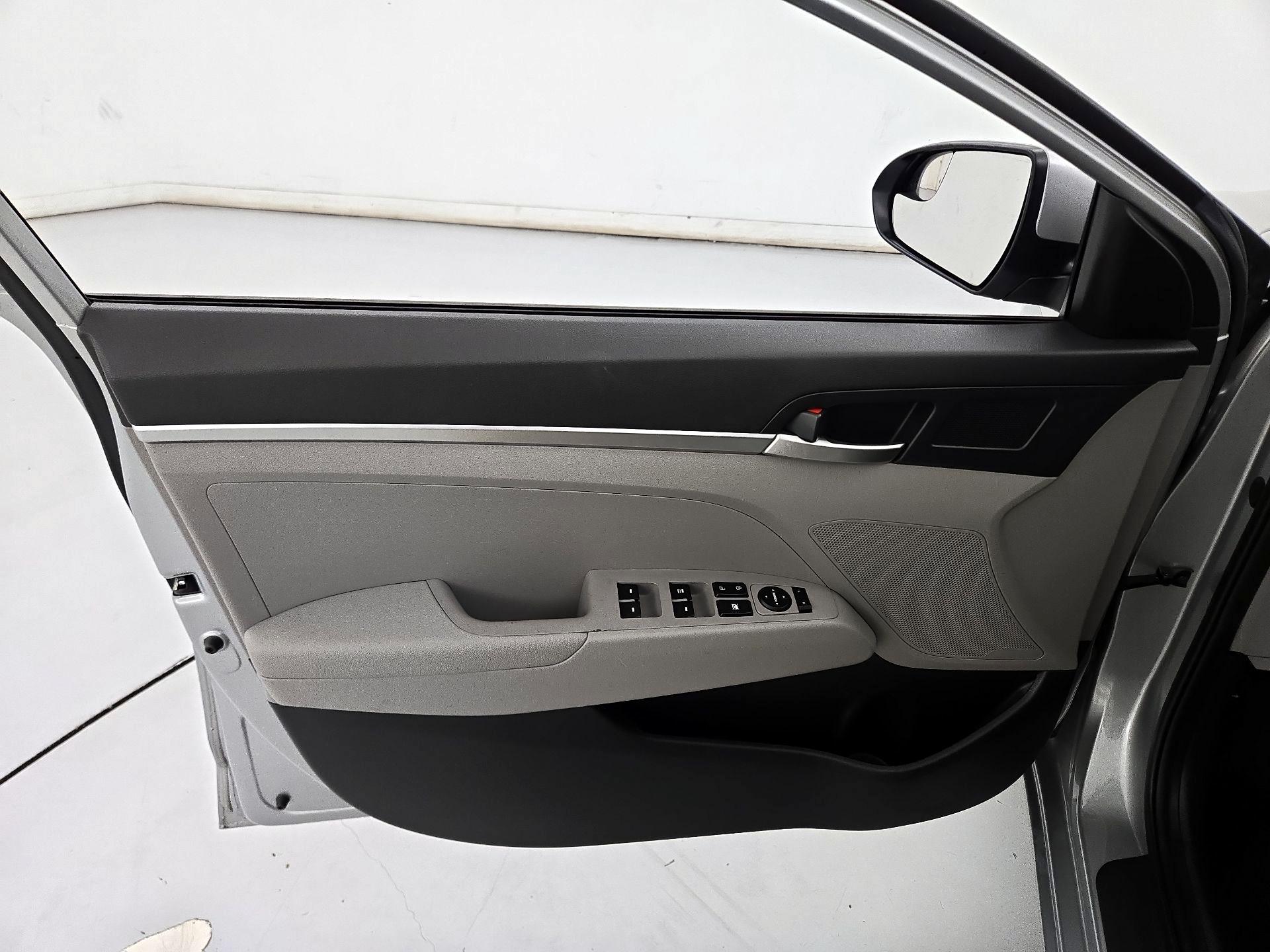 Thumbnail: 2020 Hyundai Elantra - 12