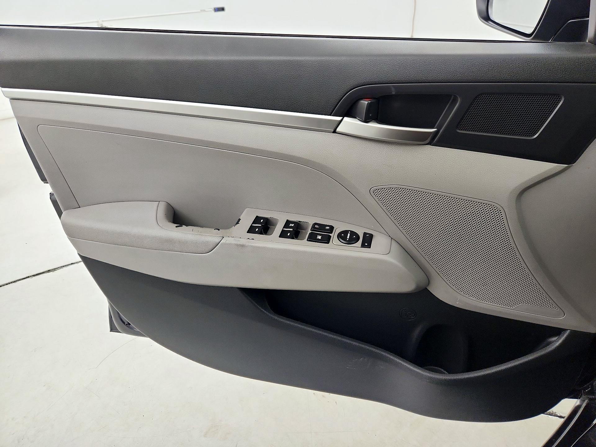 Thumbnail: 2020 Hyundai Elantra - 12