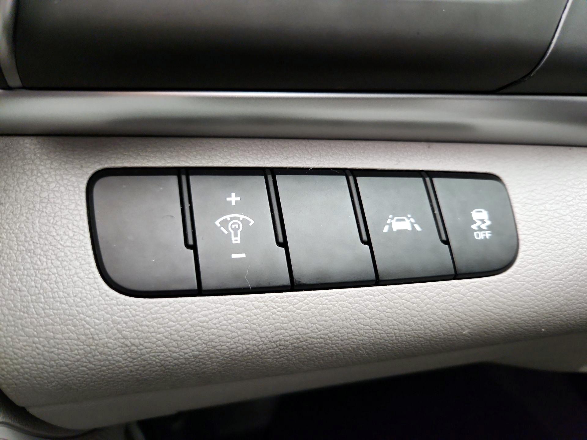 Thumbnail: 2020 Hyundai Elantra - 13