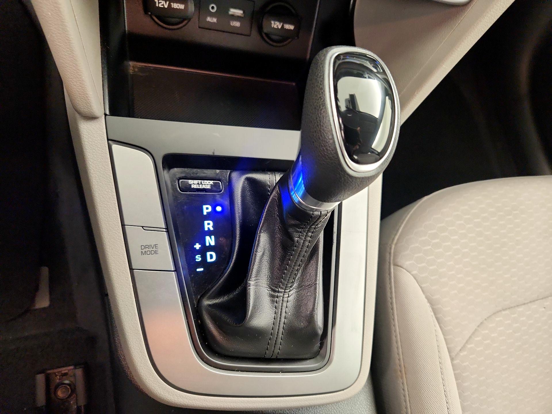 Thumbnail: 2020 Hyundai Elantra - 17