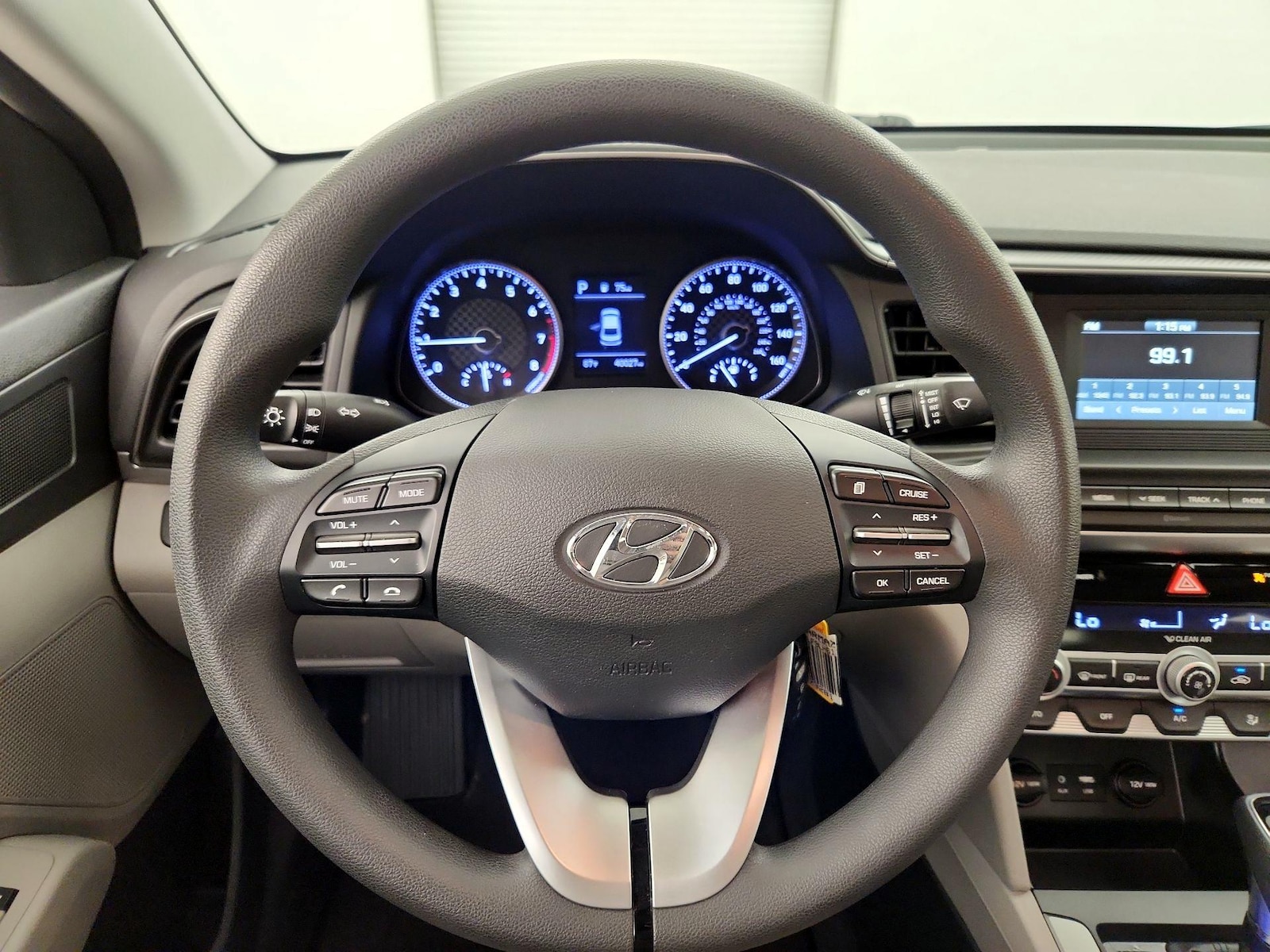 2020 Hyundai Elantra SE - Photo 11