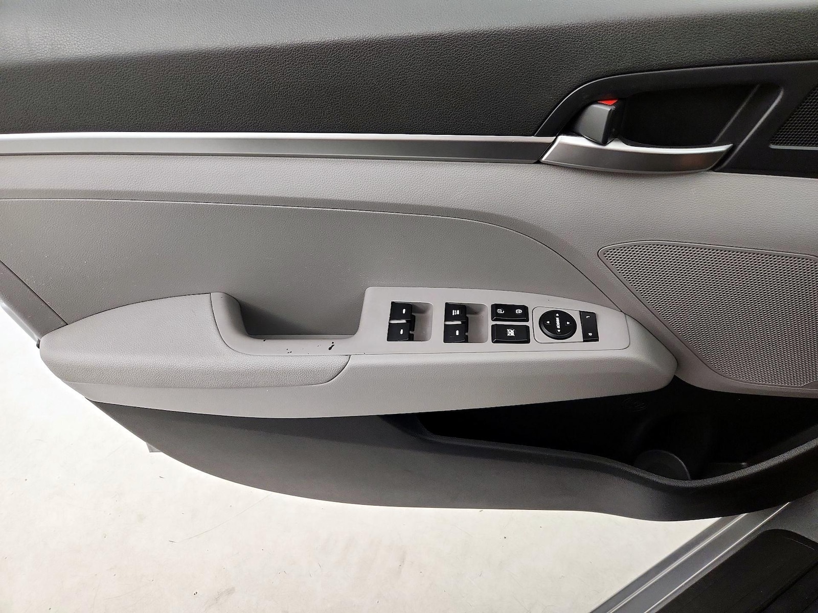 2020 Hyundai Elantra SE - Photo 13