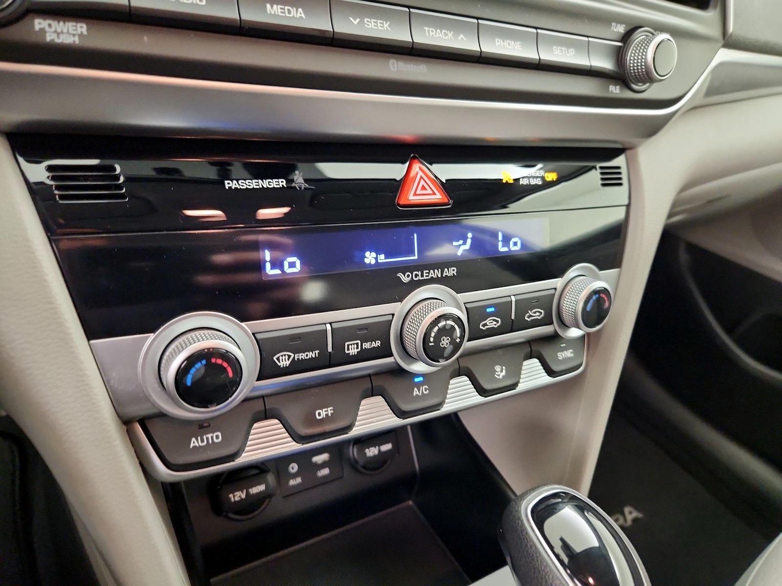 2020 Hyundai Elantra SE - Photo 17