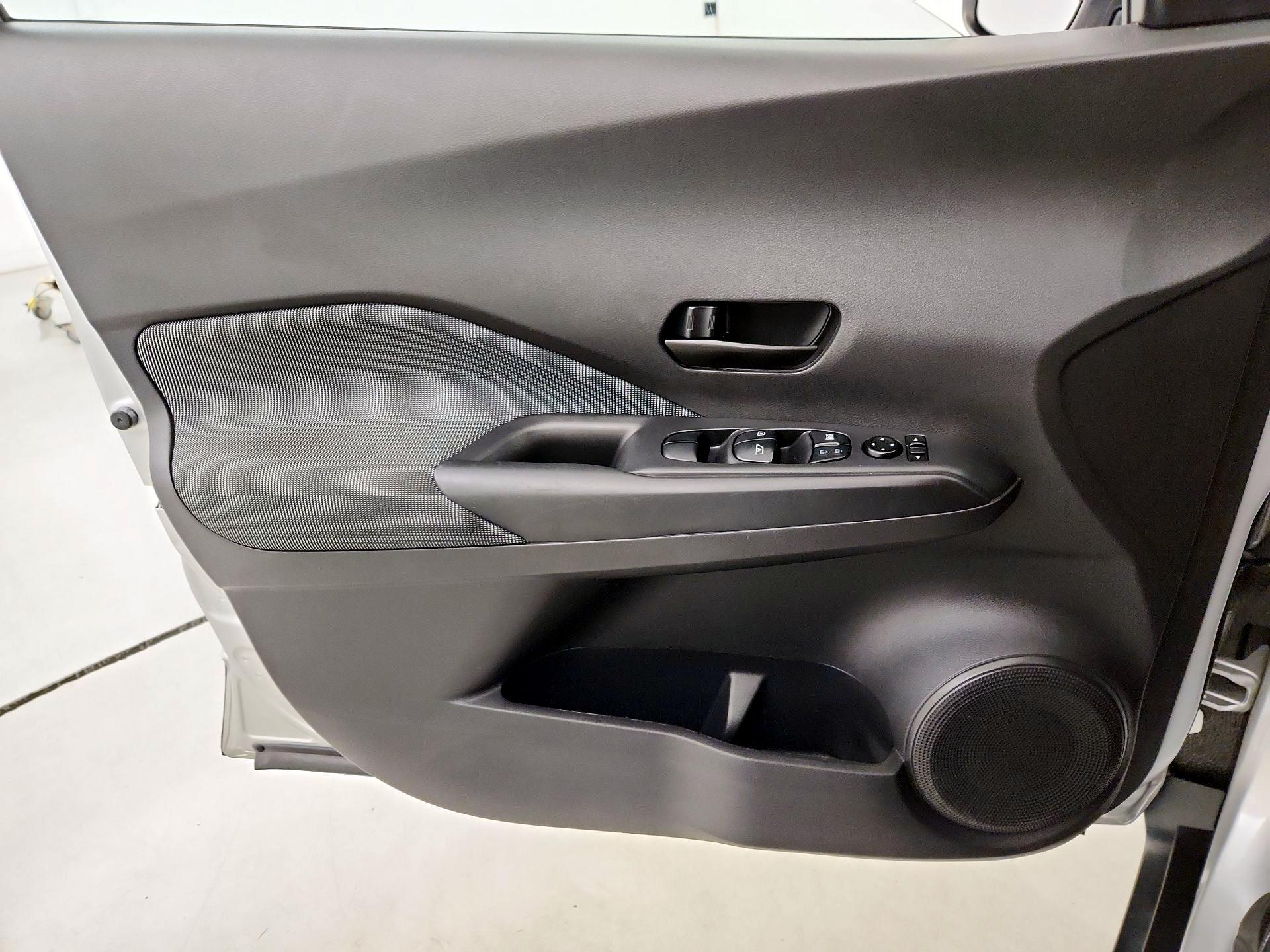 Thumbnail: 2020 Nissan Kicks - 12