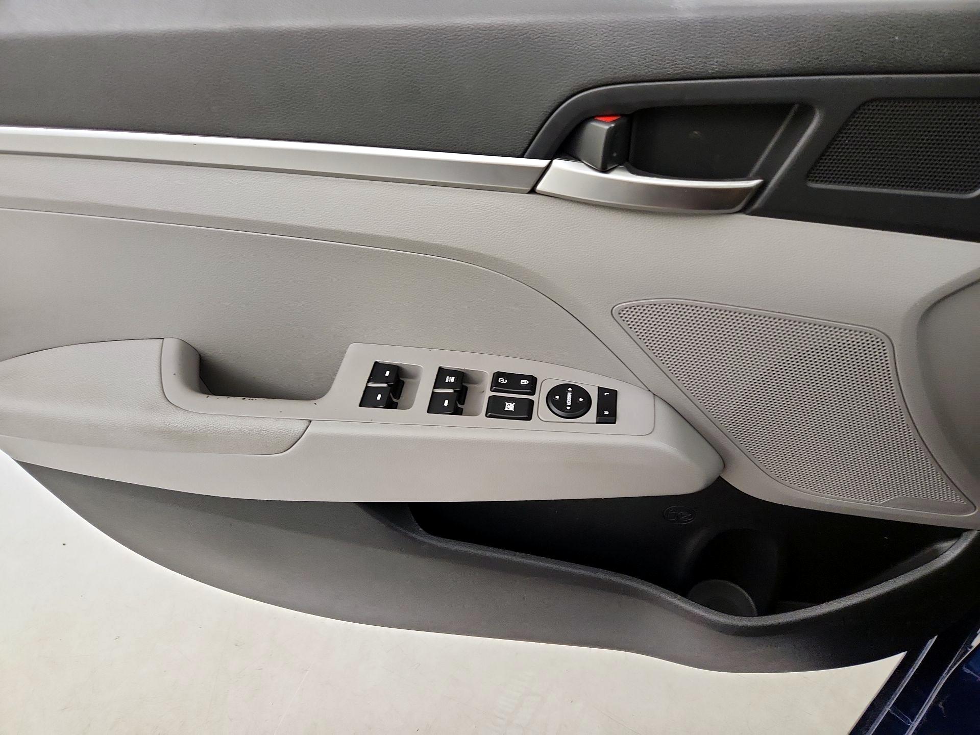 Thumbnail: 2020 Hyundai Elantra - 12