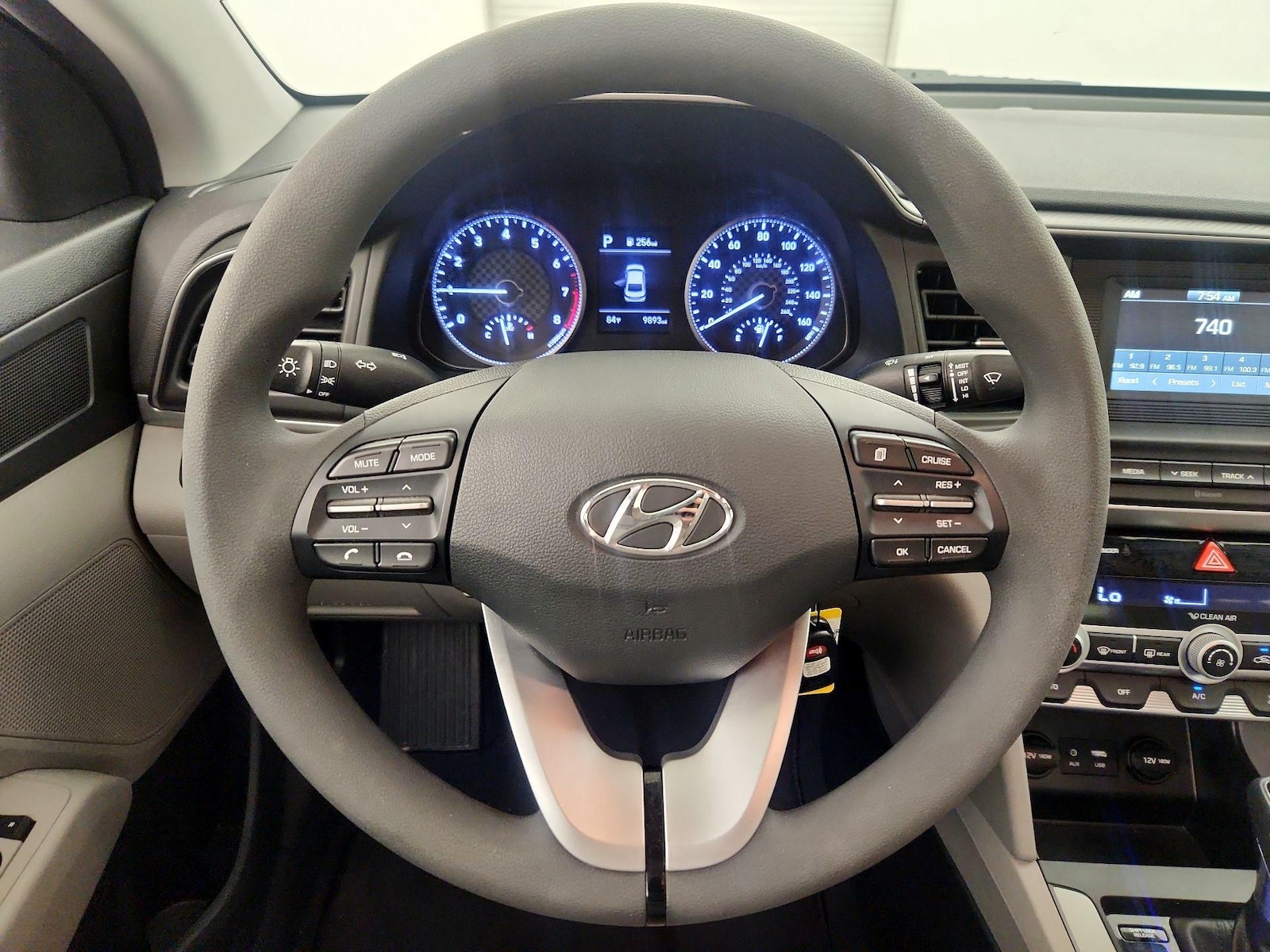 2020 Hyundai Elantra SE - Photo 11
