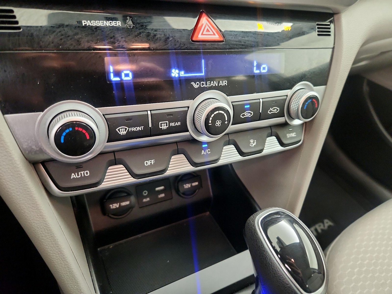 2020 Hyundai Elantra SE - Photo 17