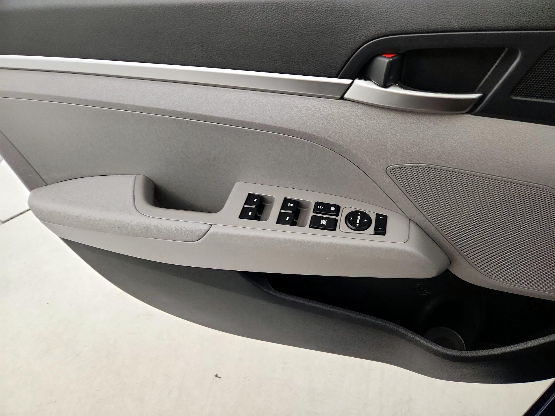 Thumbnail: 2020 Hyundai Elantra - 12