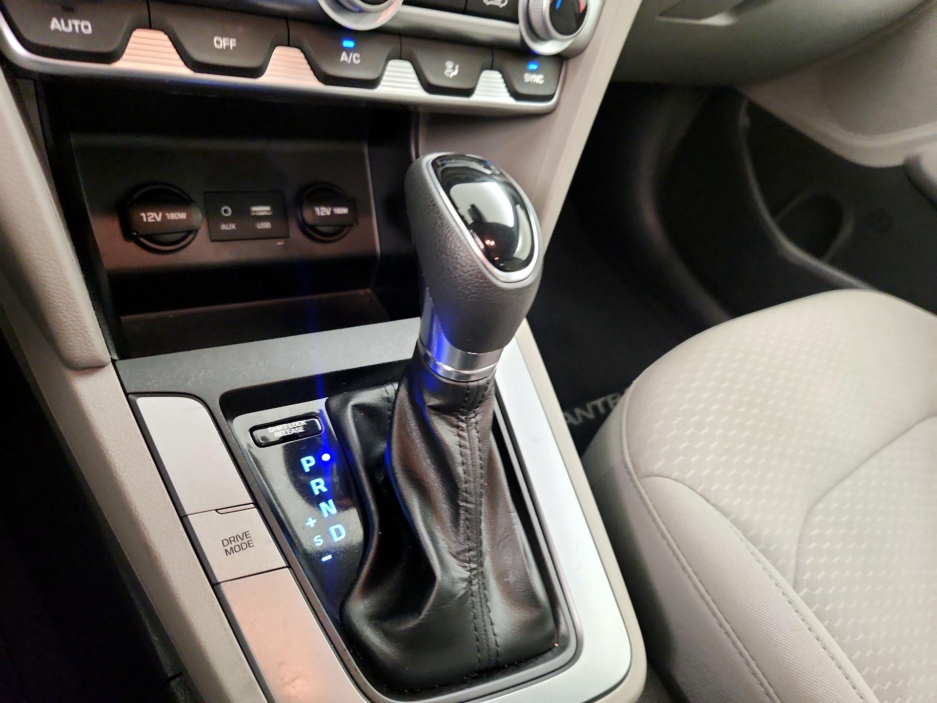 Thumbnail: 2020 Hyundai Elantra - 17