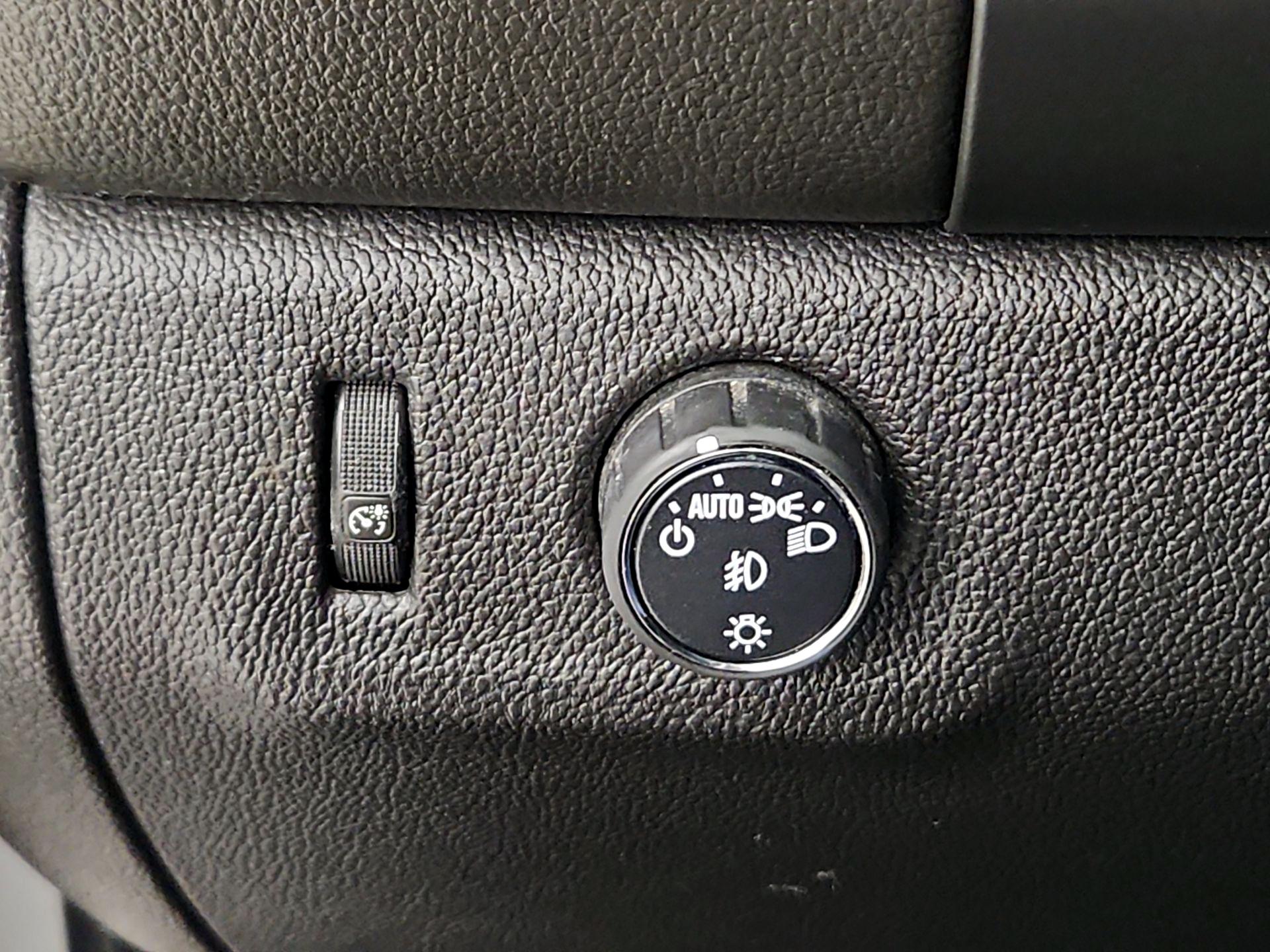 Thumbnail: 2015 GMC Canyon - 13