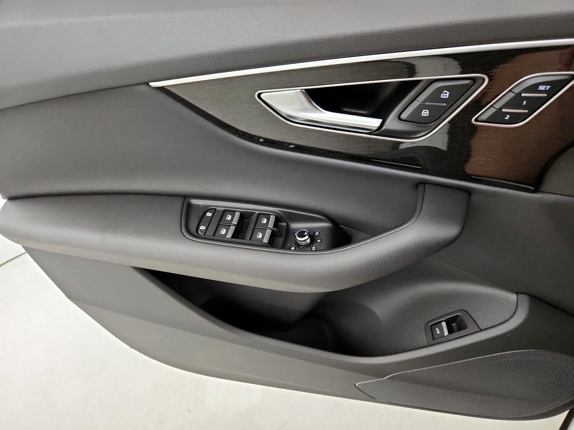 Thumbnail: 2025 Audi Q7 - 12
