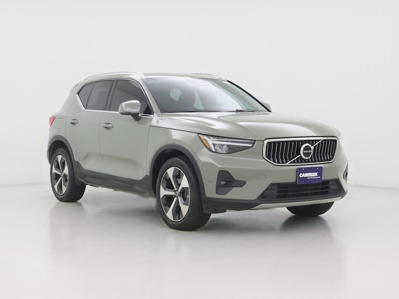2023 Volvo XC40 B5 Plus Bright Theme
