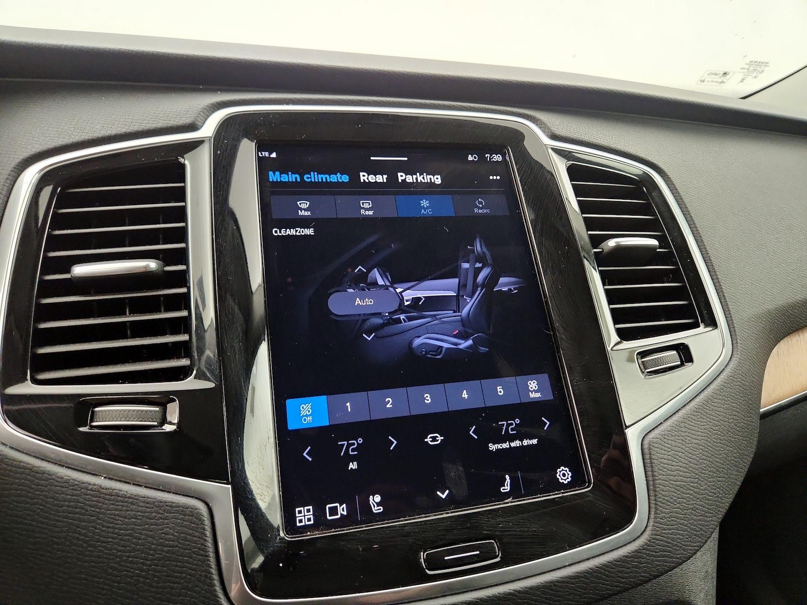 2023 Volvo XC90 Plus - Photo 17