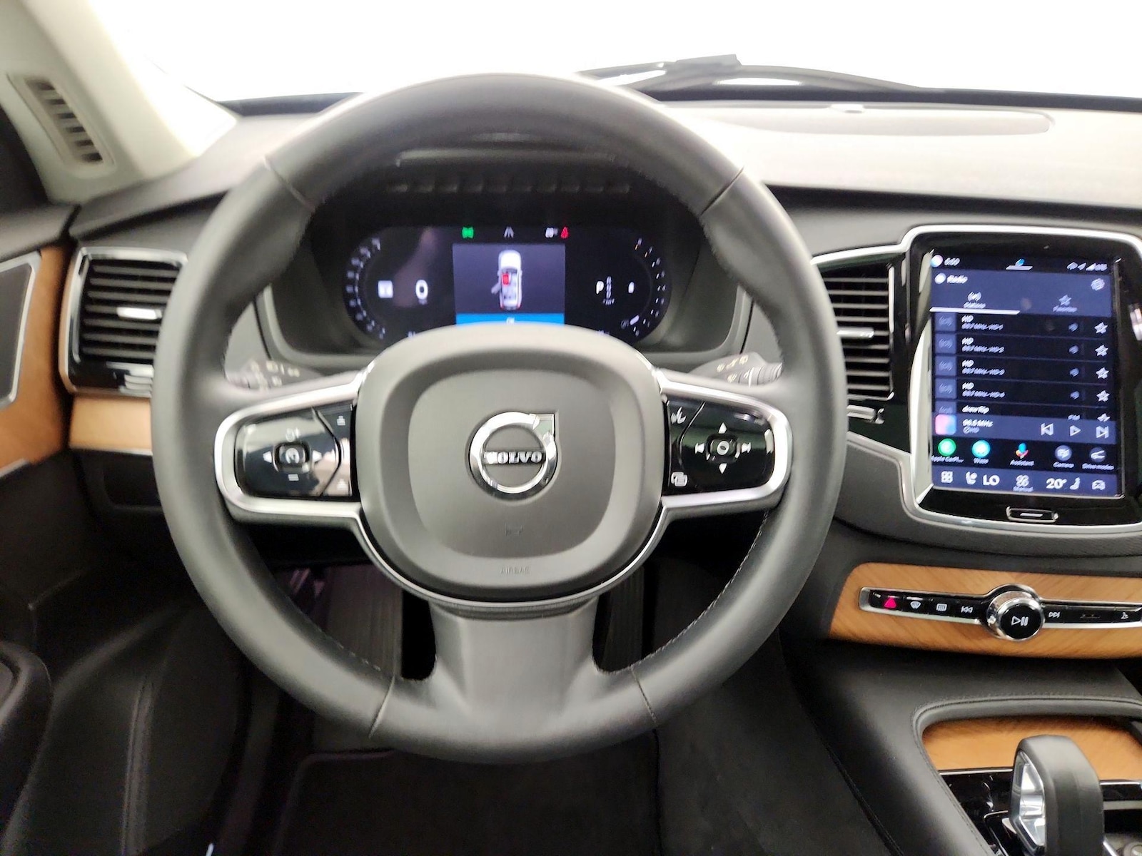 2023 Volvo XC90 Plus - Photo 11