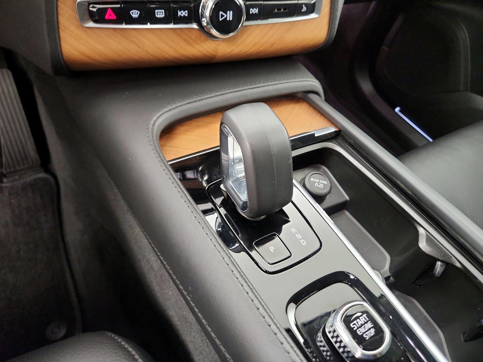 2023 Volvo XC90 Plus - Photo 18