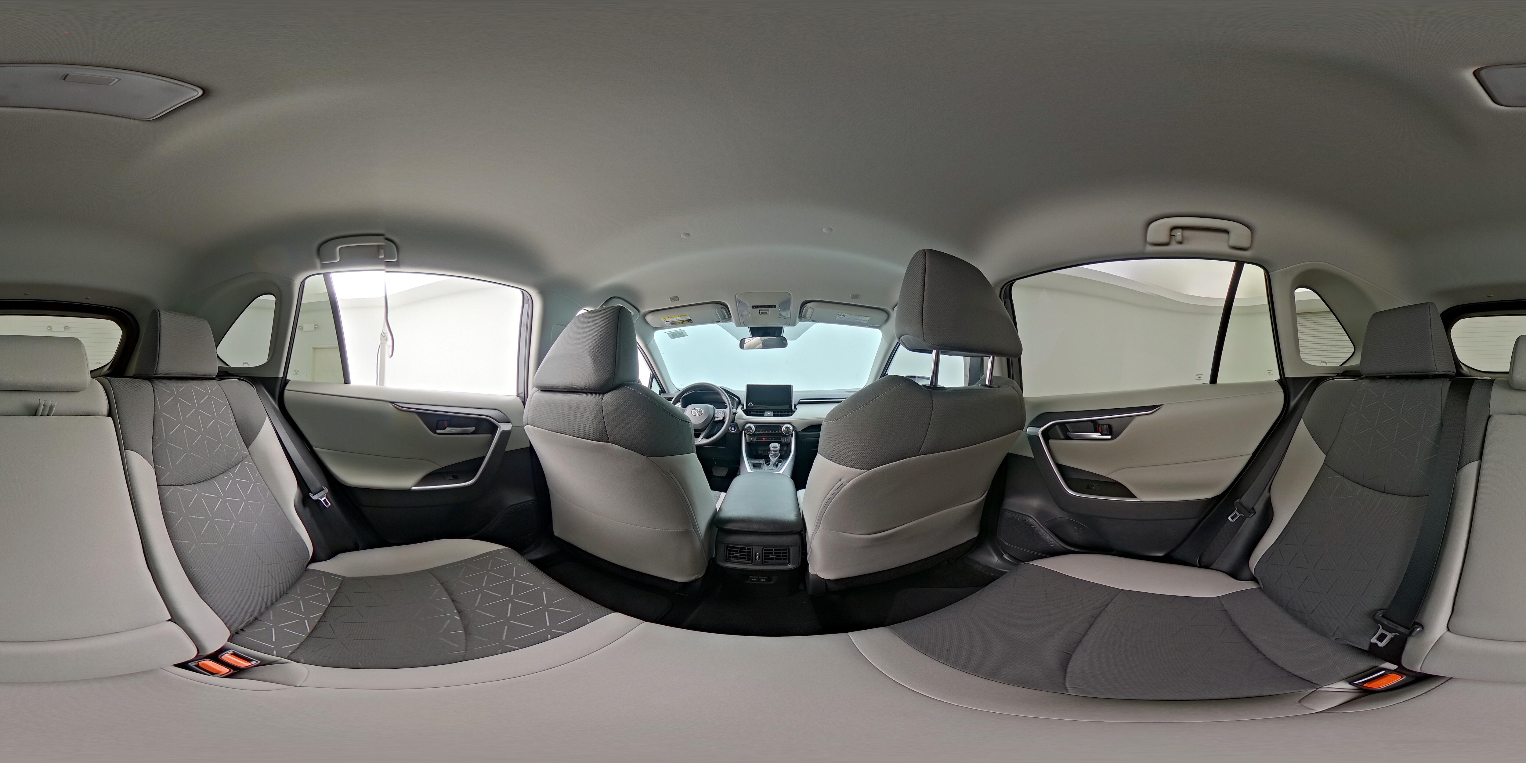 2025 Toyota RAV4 XLE - Photo 25