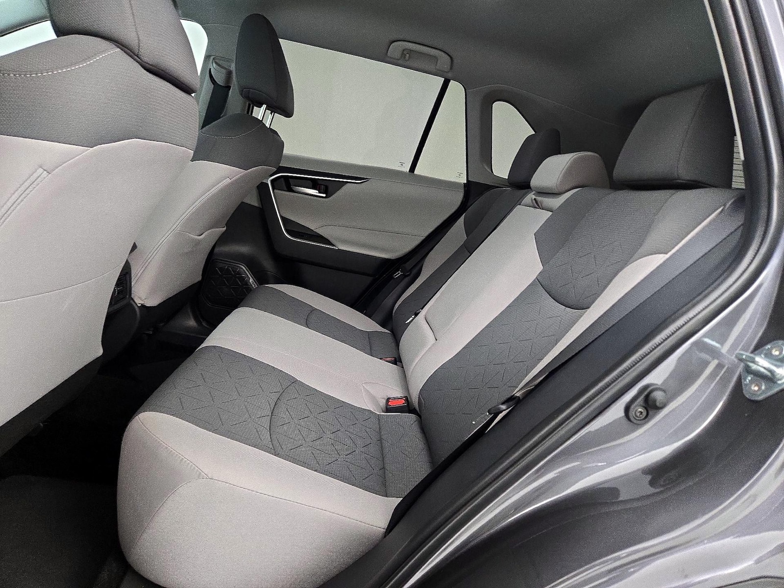 2025 Toyota RAV4 XLE - Photo 20