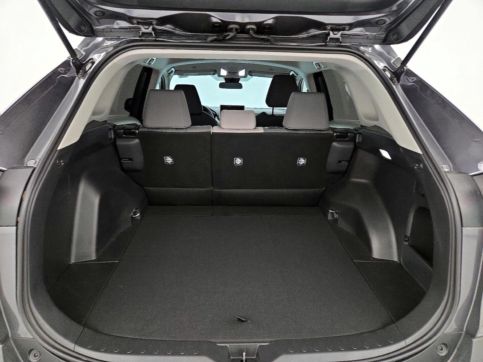 2025 Toyota RAV4 XLE - Photo 21