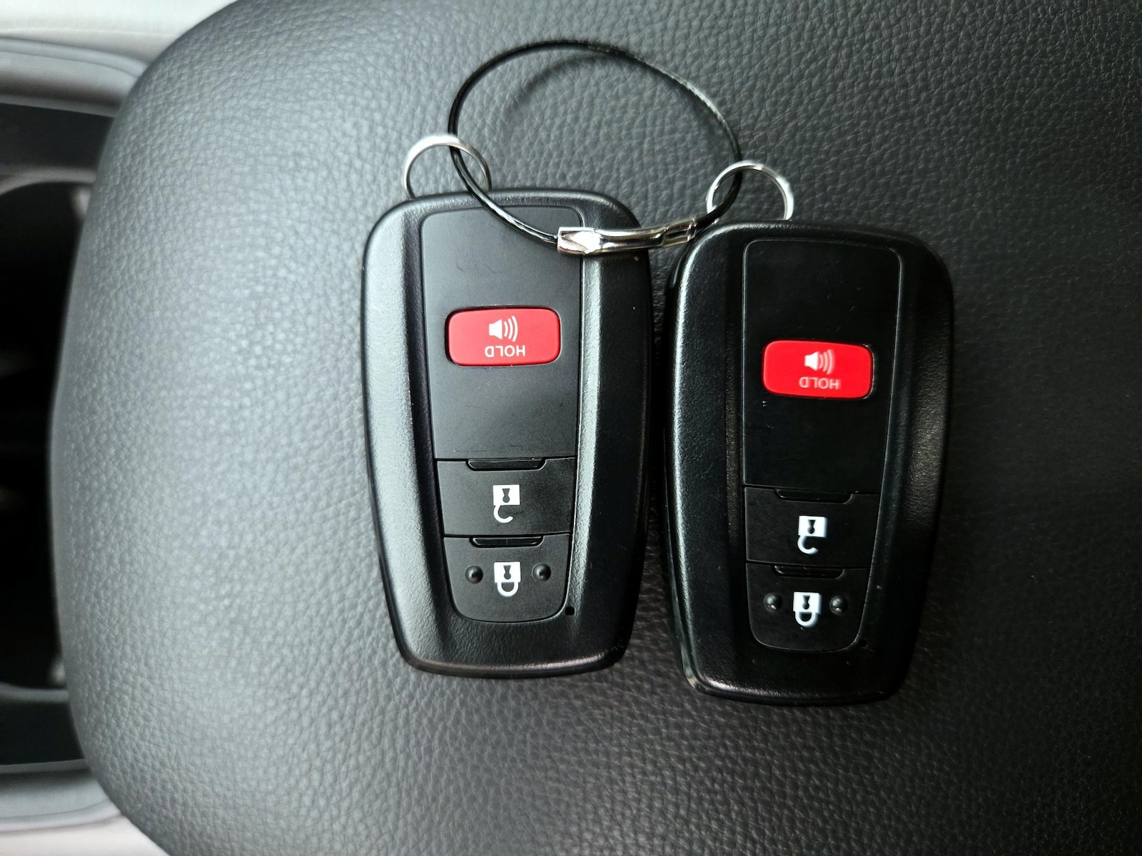 2025 Toyota RAV4 XLE - Photo 23