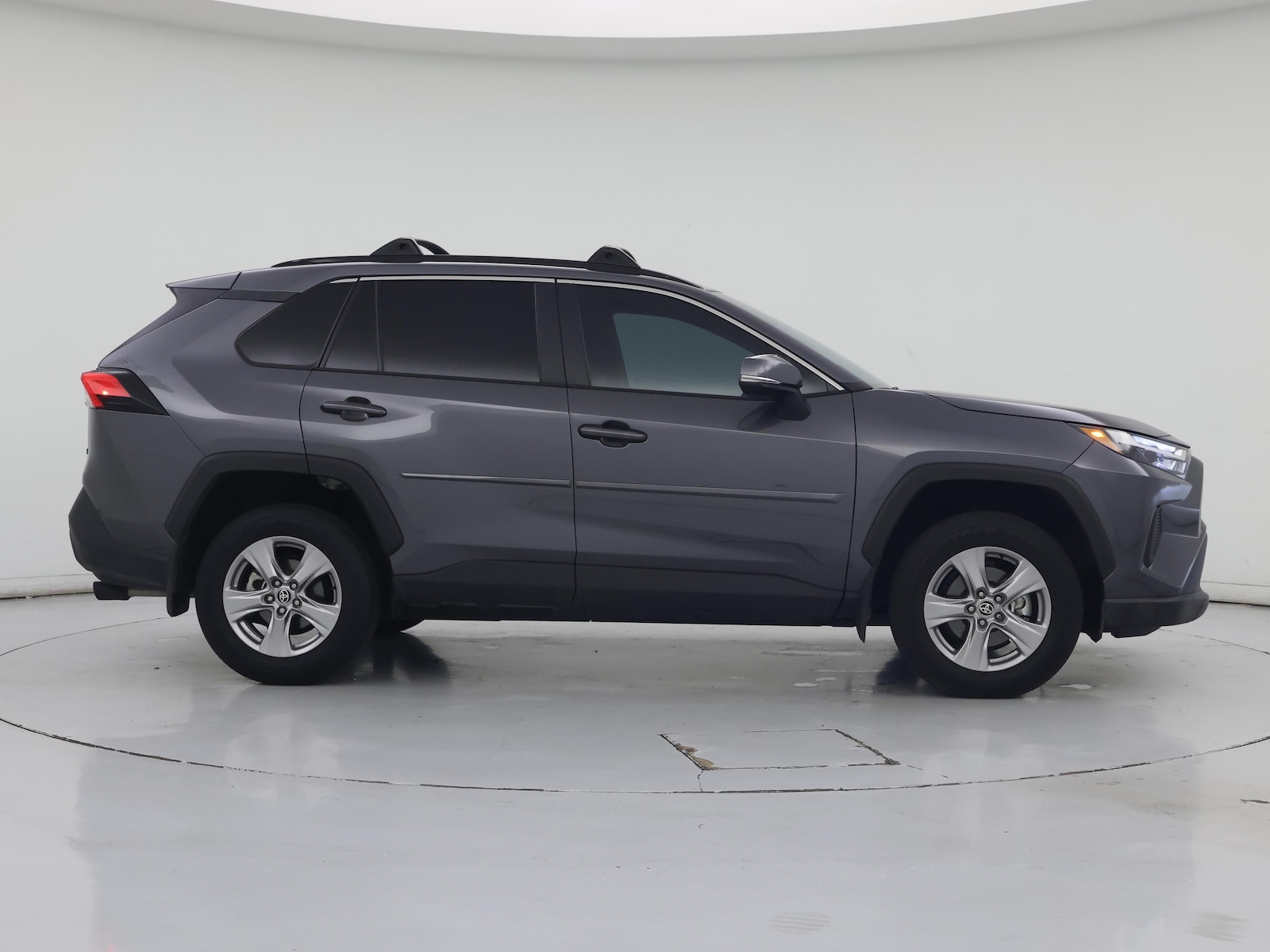 2025 Toyota RAV4 XLE - Photo 8
