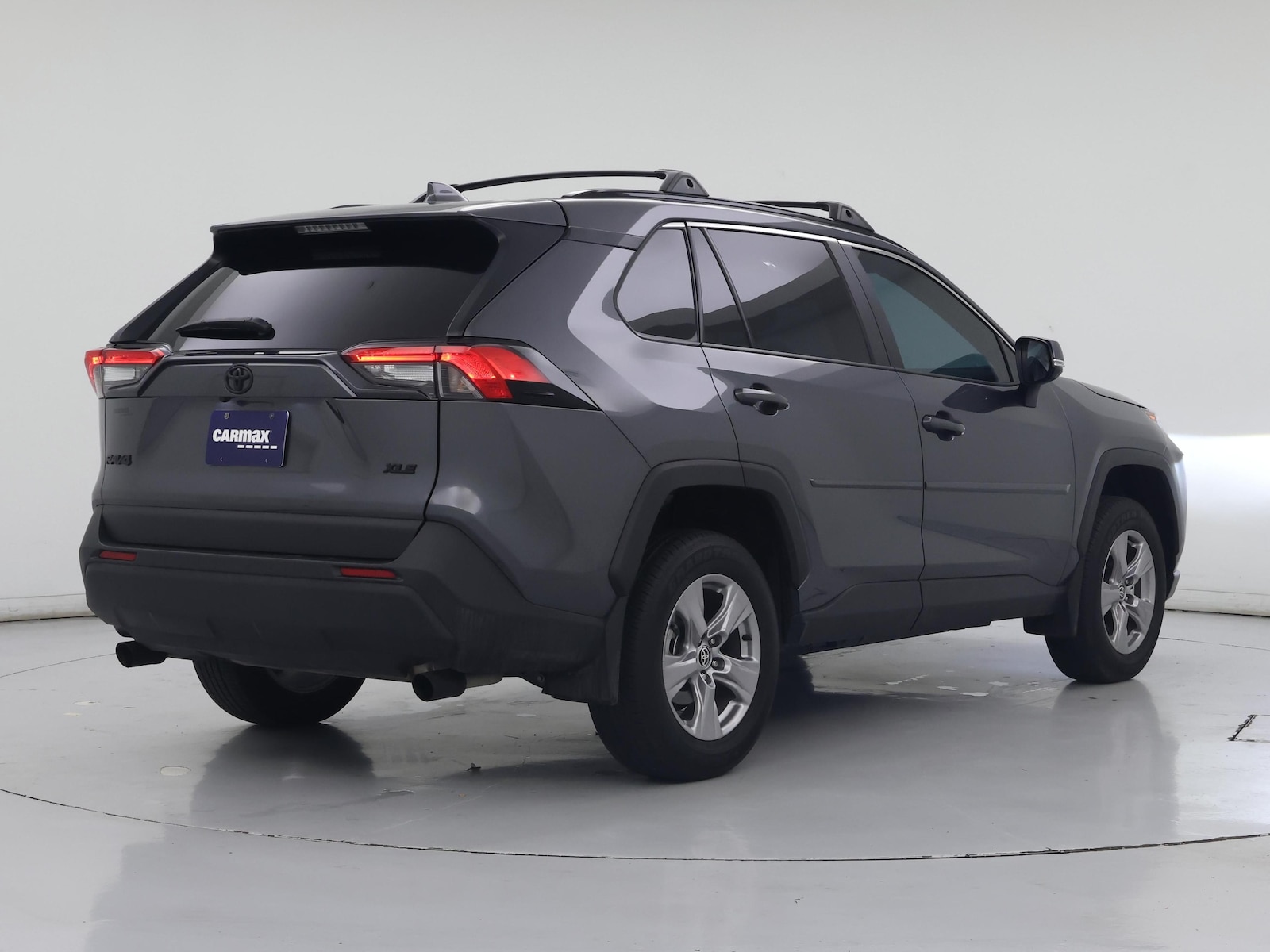 2025 Toyota RAV4 XLE - Photo 9
