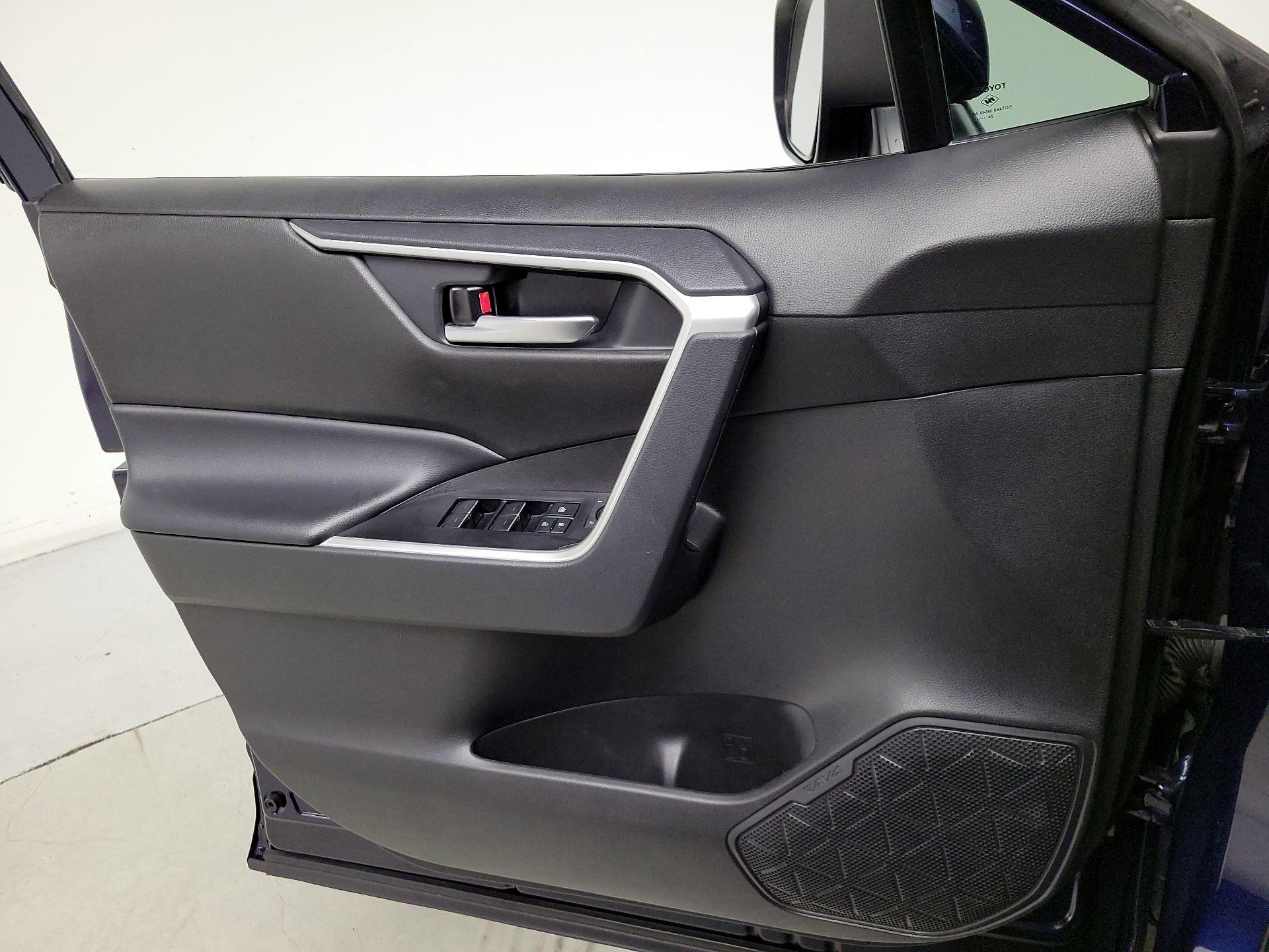 Thumbnail: 2025 Toyota RAV4 - 12