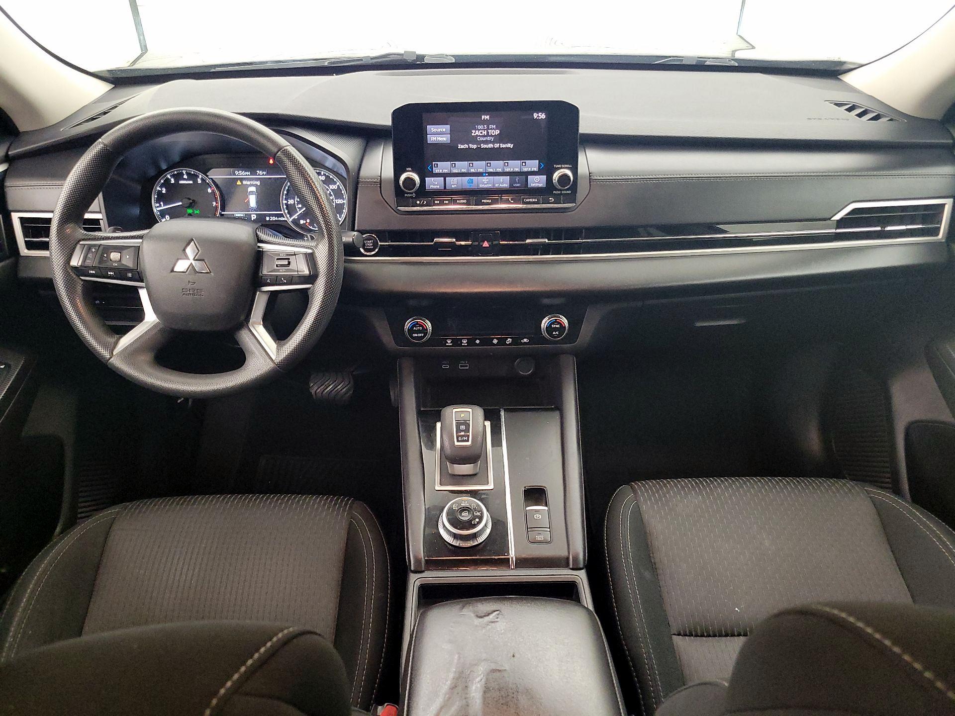Thumbnail: 2023 Mitsubishi Outlander - 9