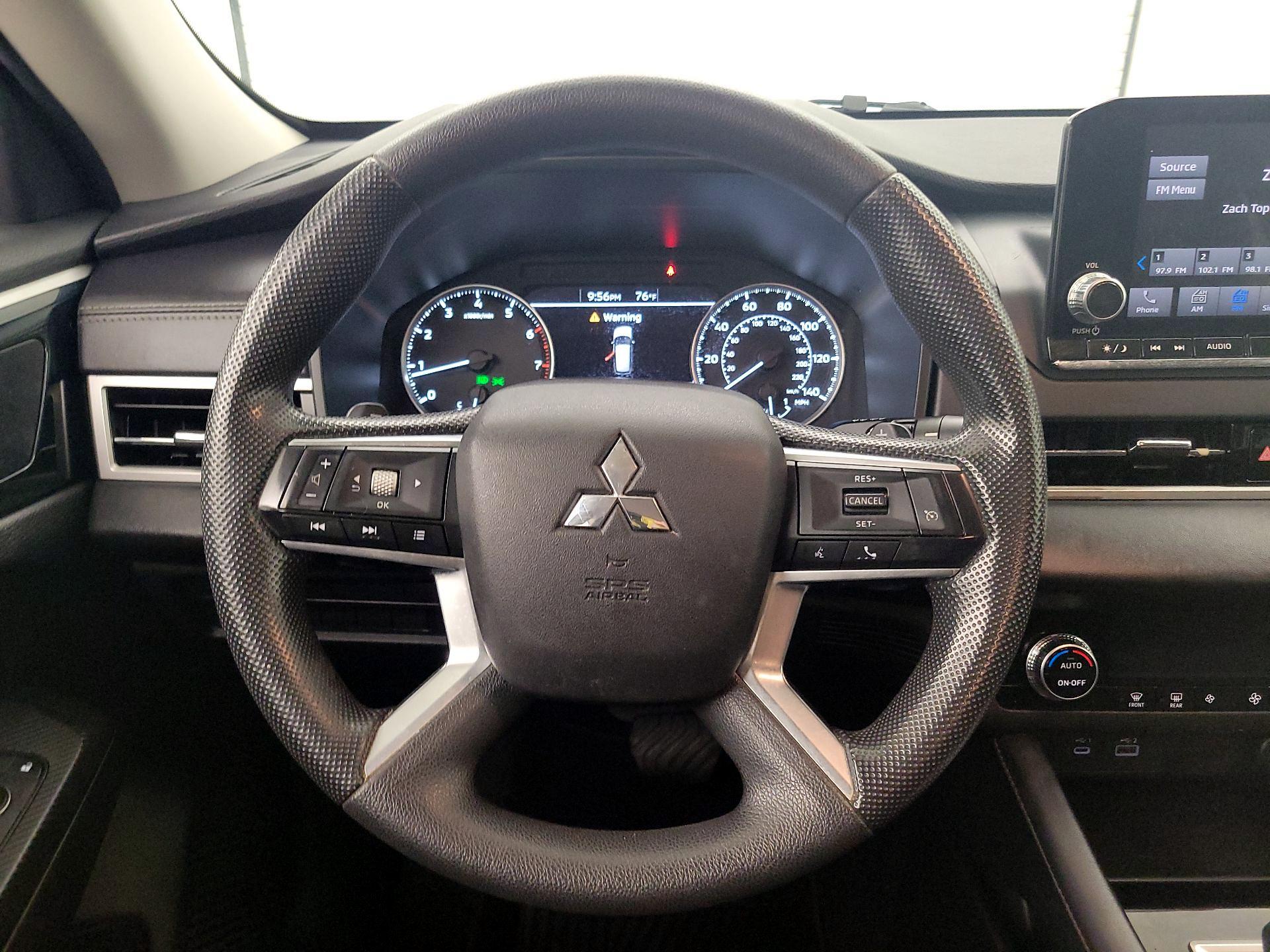 Thumbnail: 2023 Mitsubishi Outlander - 10