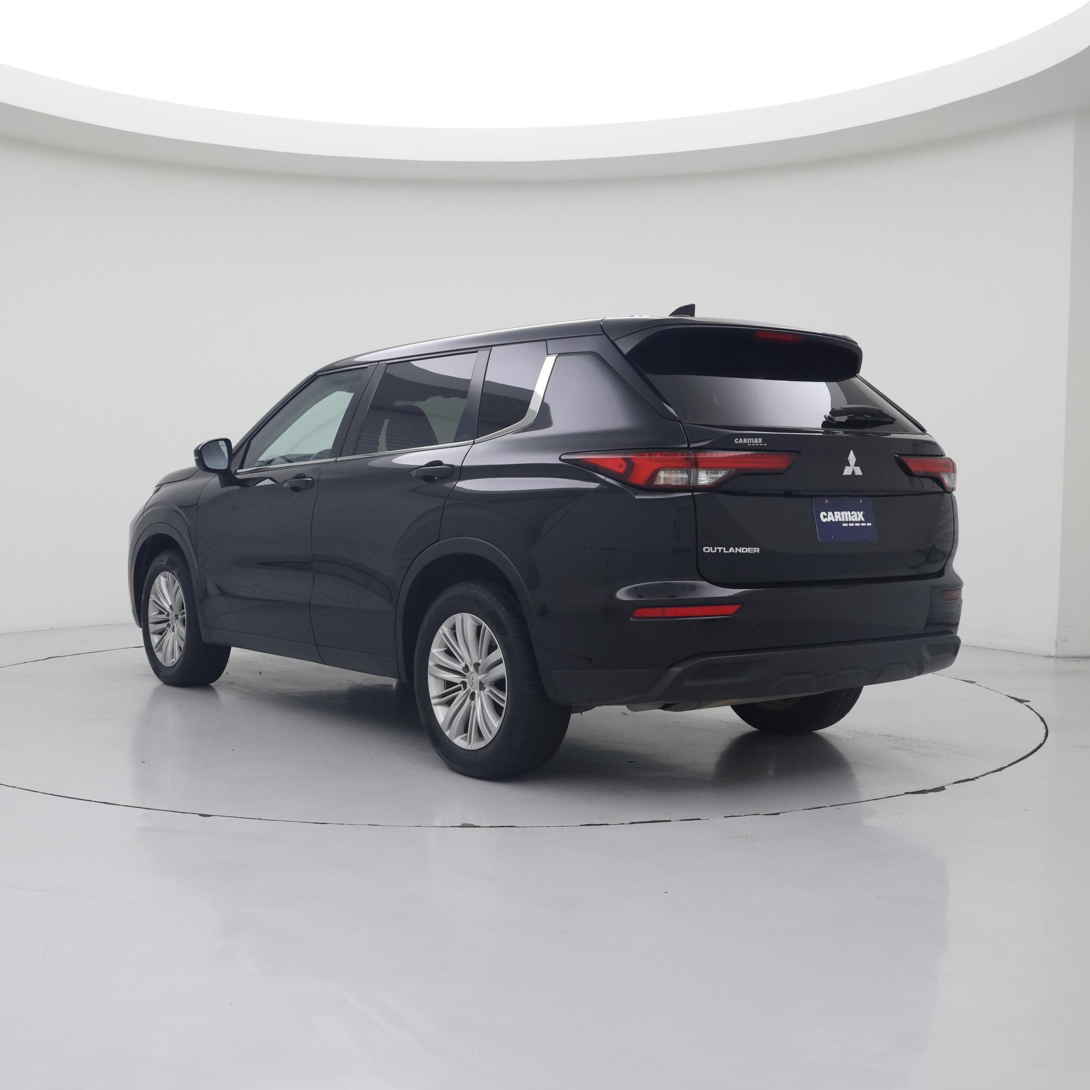 Thumbnail: 2023 Mitsubishi Outlander - 2