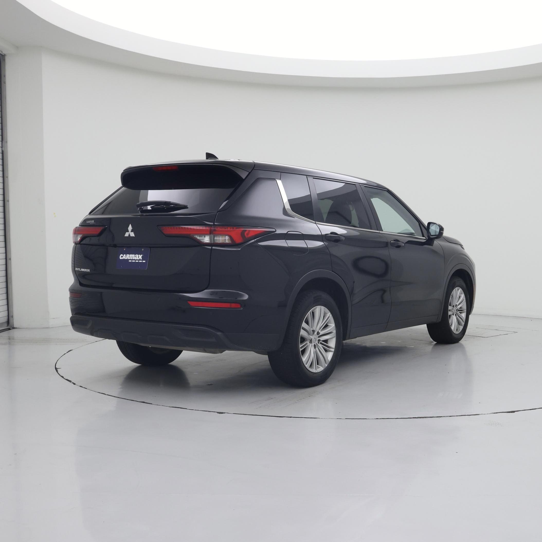 Thumbnail: 2023 Mitsubishi Outlander - 8
